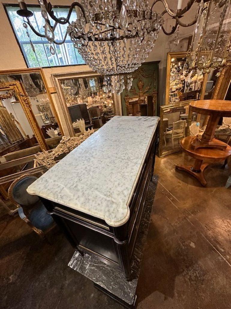 Cassapanca vintage laccata nera con piano in marmo di Carrara In condizioni buone in vendita a Dallas, TX