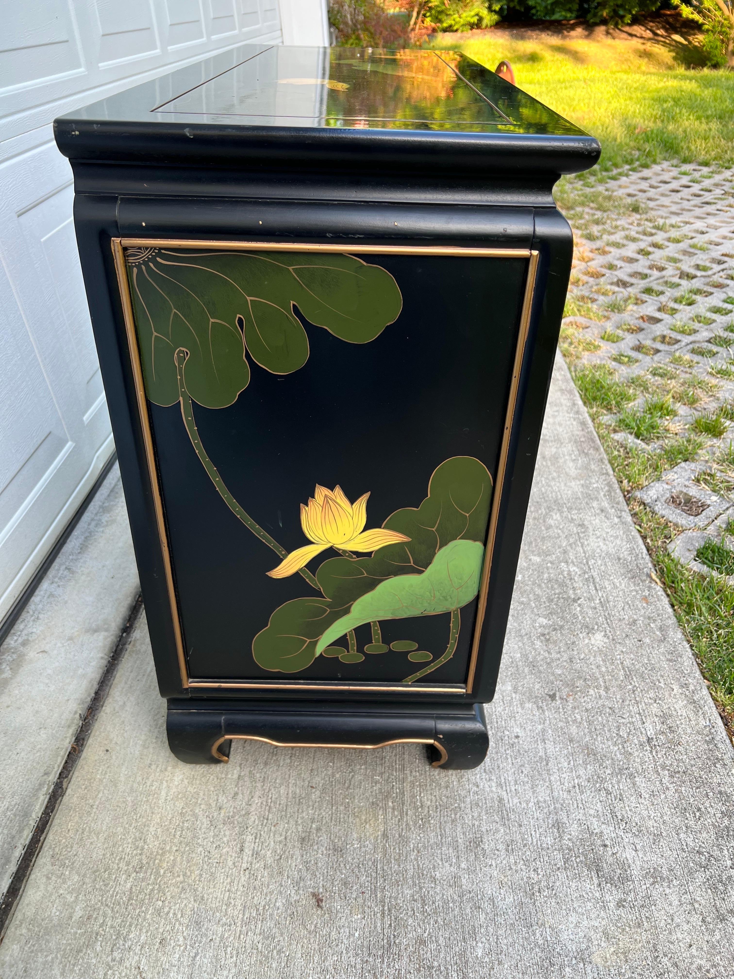 Chinese Vintage Black Lacquered Chinoiserie Buffet with Flora Design For Sale