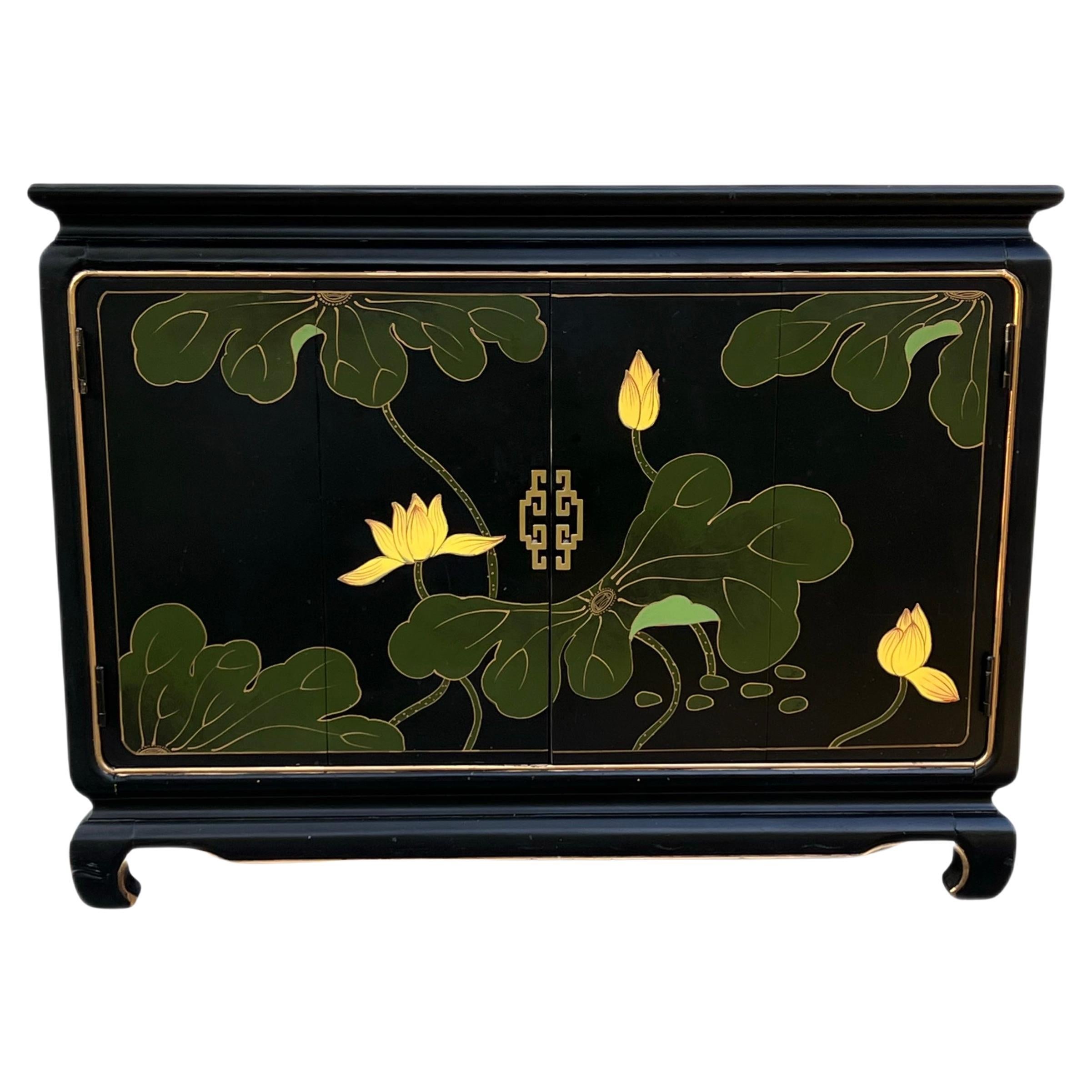 Buffet chinoiserie vintage laqué noir avec motifs floraux 