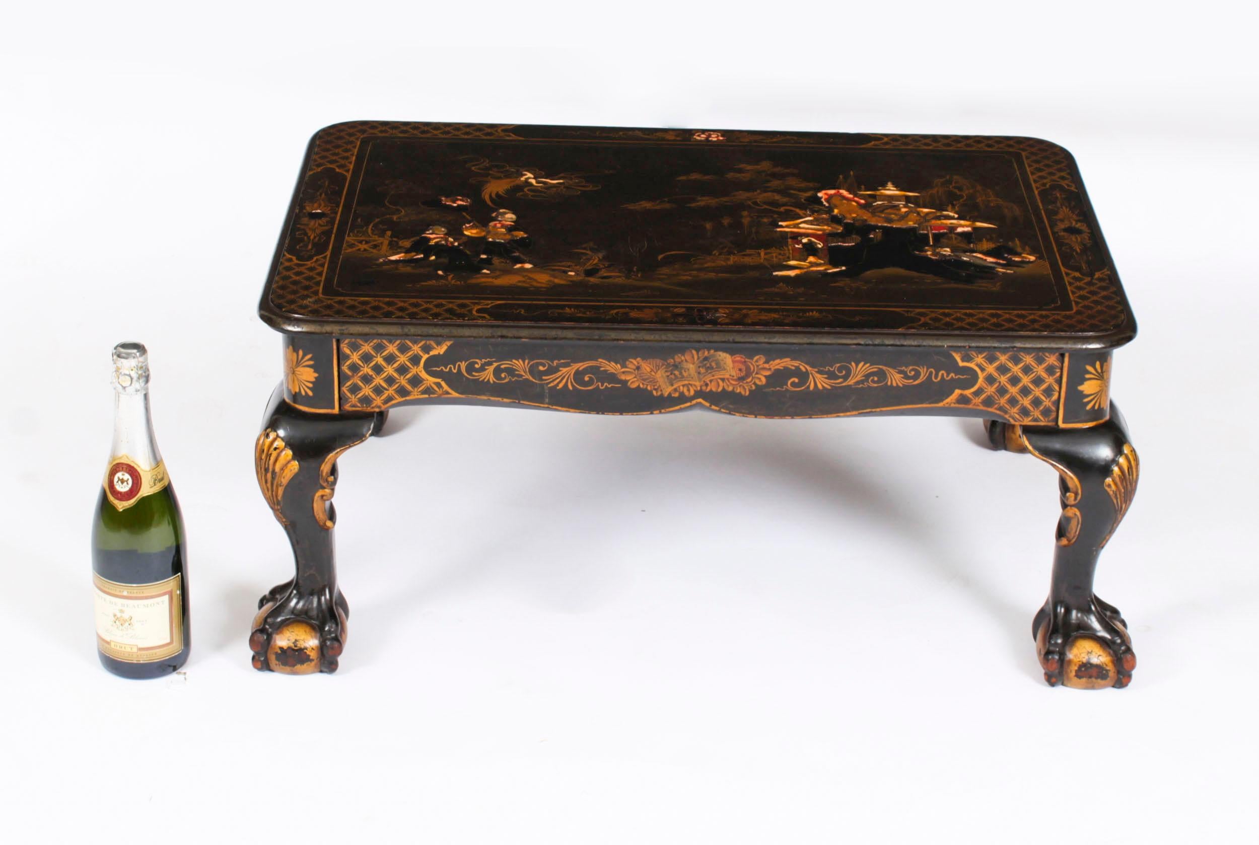 Mesa de centro vintage de Chinoiserie lacada en negro Mediados del siglo XX en venta 8