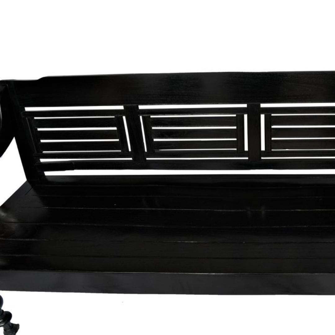 Schwarz lackierte Vintage-Gartenbank (Rustikal) im Angebot