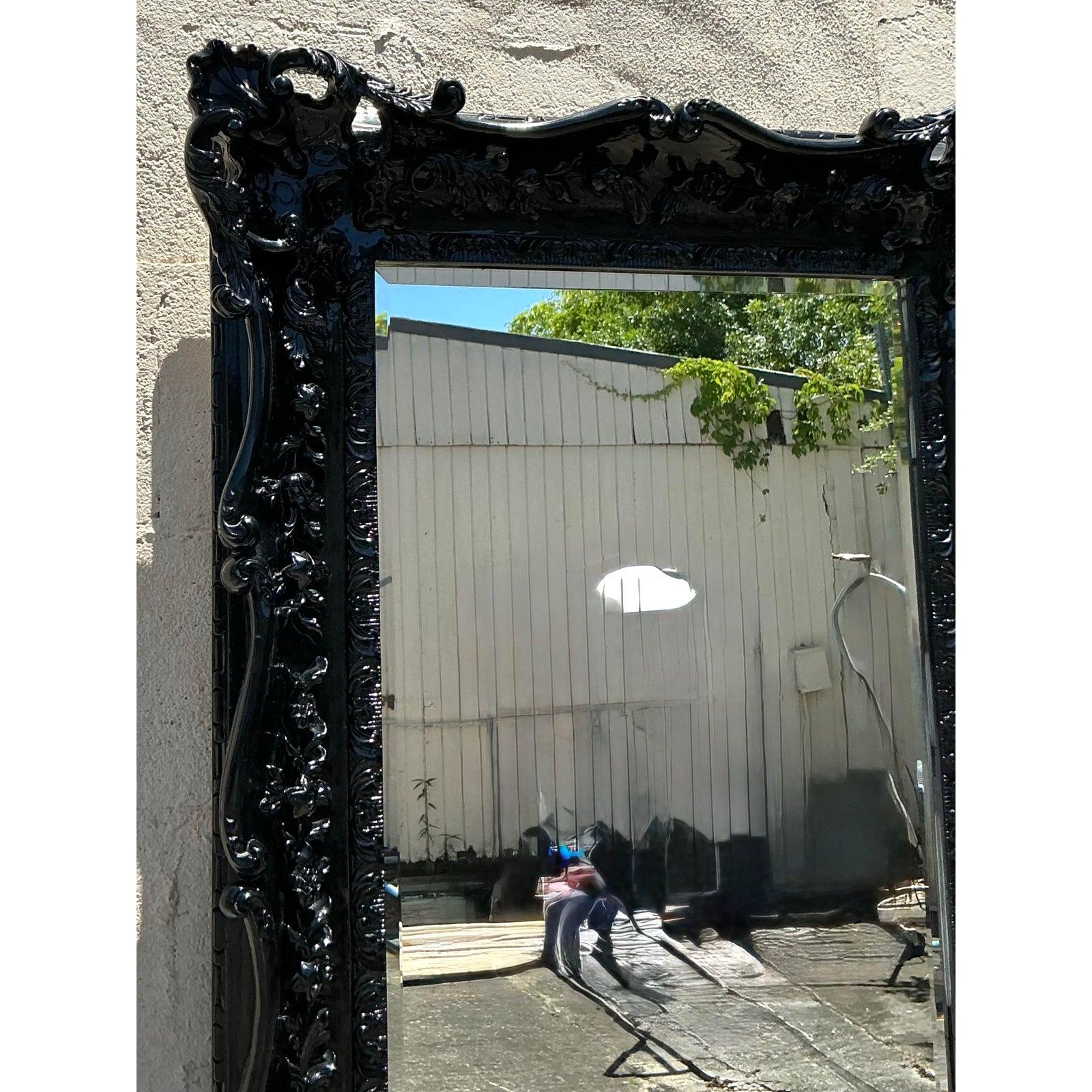 Espejo alto rococó vintage lacado en negro Estadounidense en venta