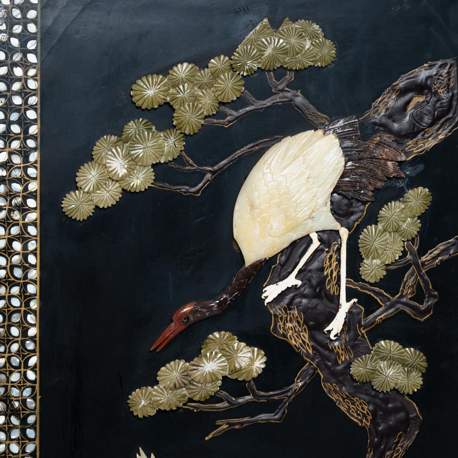 Schwarz lackierter chinesischer Raumteiler-paravent im Vintage-Stil, Steingeschnitzte Vögel, mozaic im Angebot 2