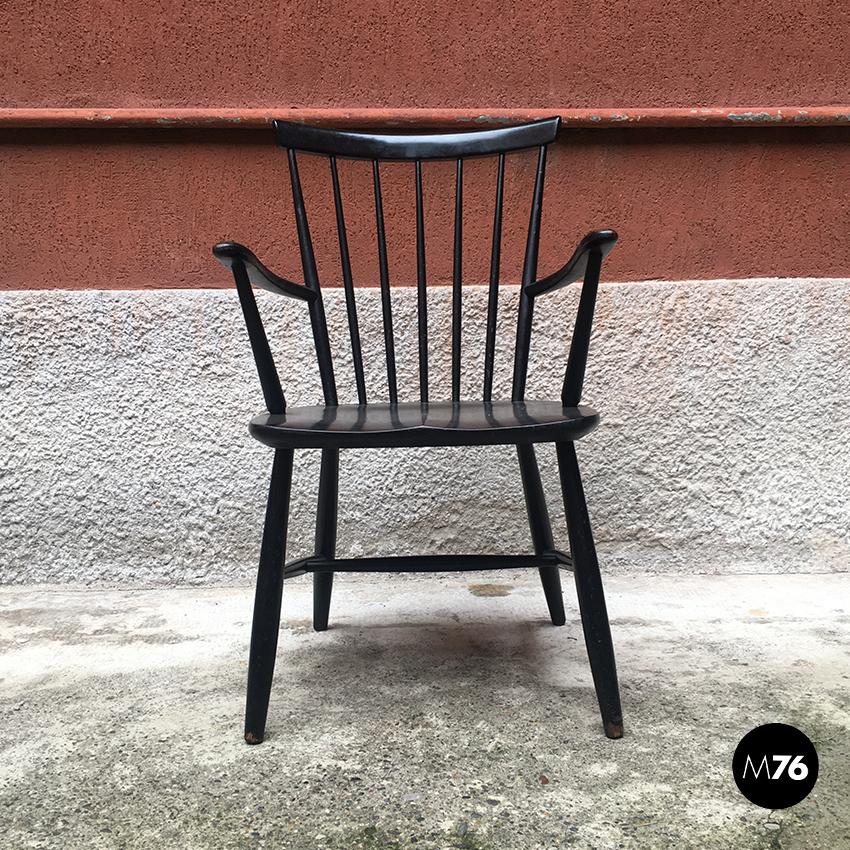 Vintage black lacquered wood Windsor chair by Ercolani for Ercol, 1970s
Windsor chair with armrests, dating to the seventies. Black lacquered wood structure, with normal life signs on the armrest visible in the point of higher use. Designed by