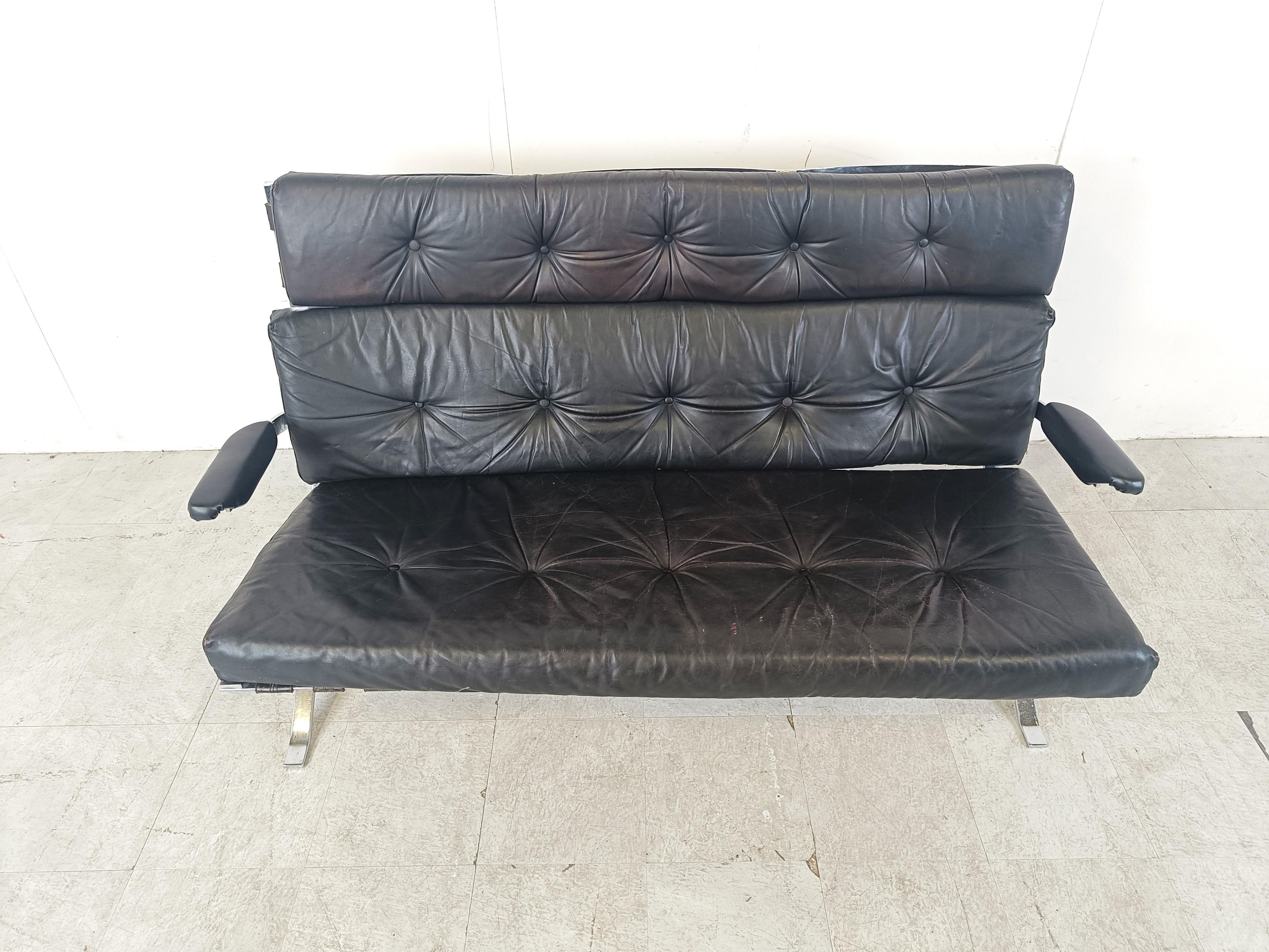 Mid-Century Modern Vintage black leather and chrome sofa, 1970s For Sale