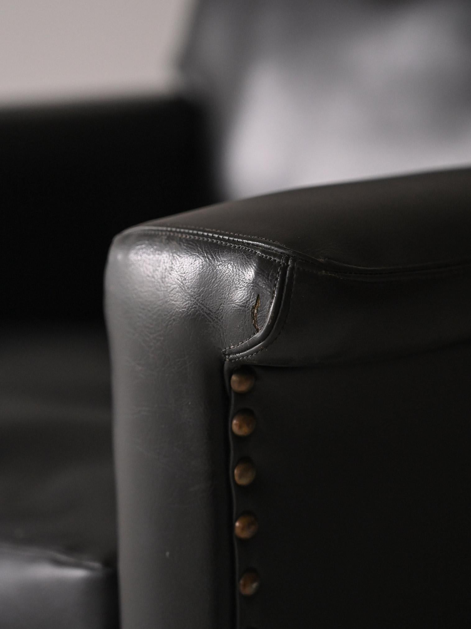 Vintage black leather armchair 4