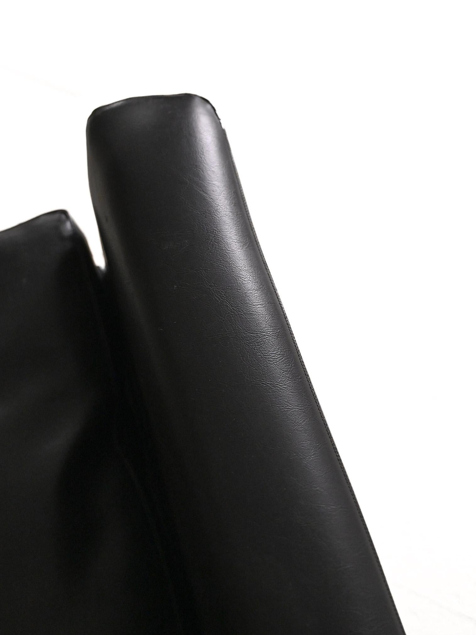 Poltrona in pelle nera vintage 2