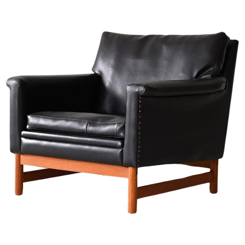 Vintage black leather armchair For Sale
