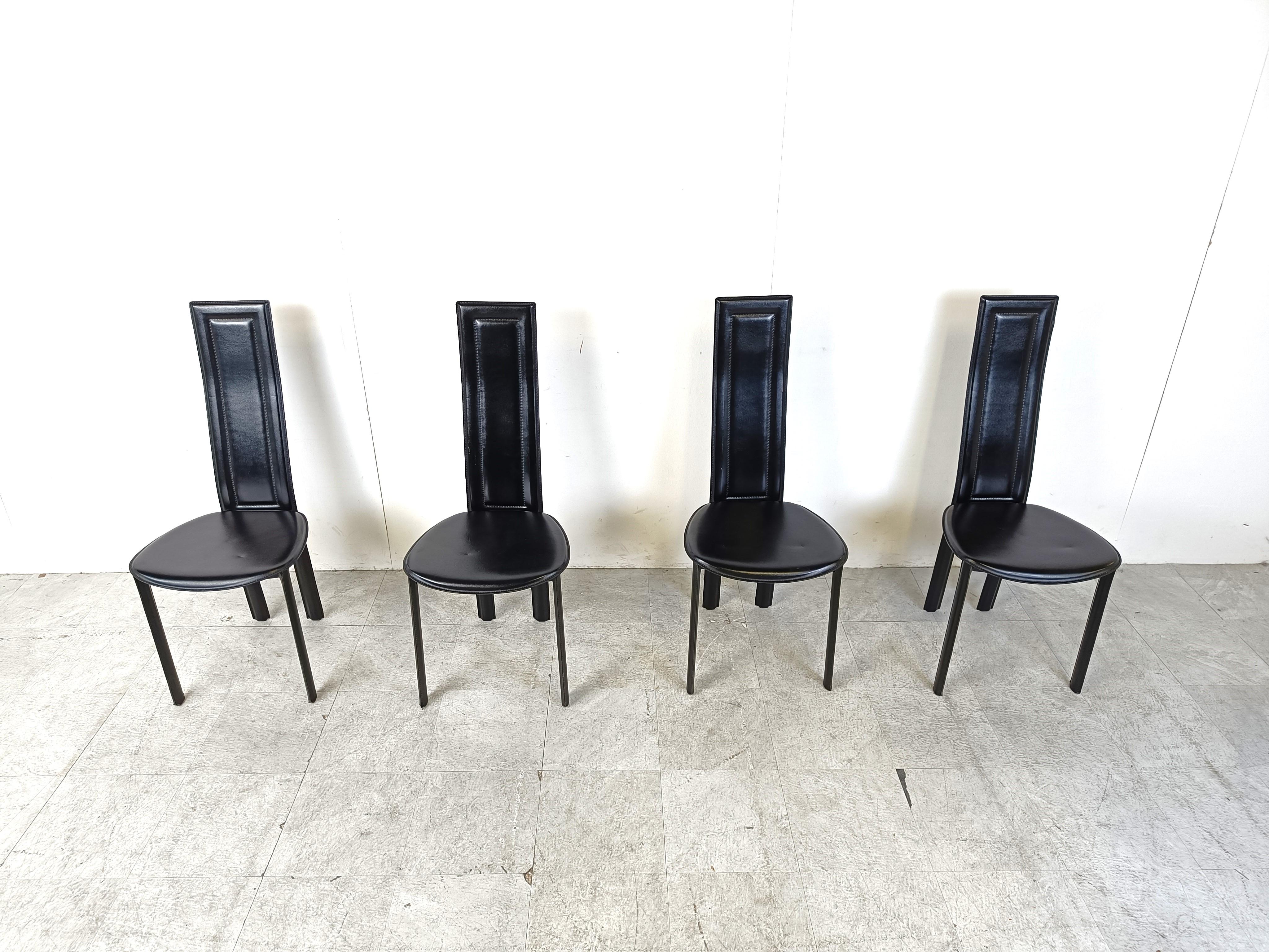 Set of 4 black italian leather high back dining chairs.

beautiful sleek and timeless design.

The chairs are in good condition with minimal wear.

1980s - Italy

Dimensions
height: 105cm/41.33