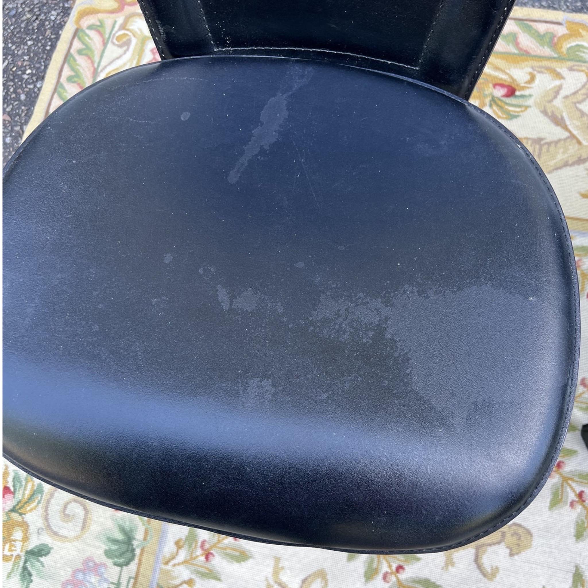 Vintage 1980s Italian leather dining chairs. The frames are metal. The front of the seat is rounded and curves down and the back legs splay inward. There is minor wear from age and use but overall in very good condition with no rips or holes in the