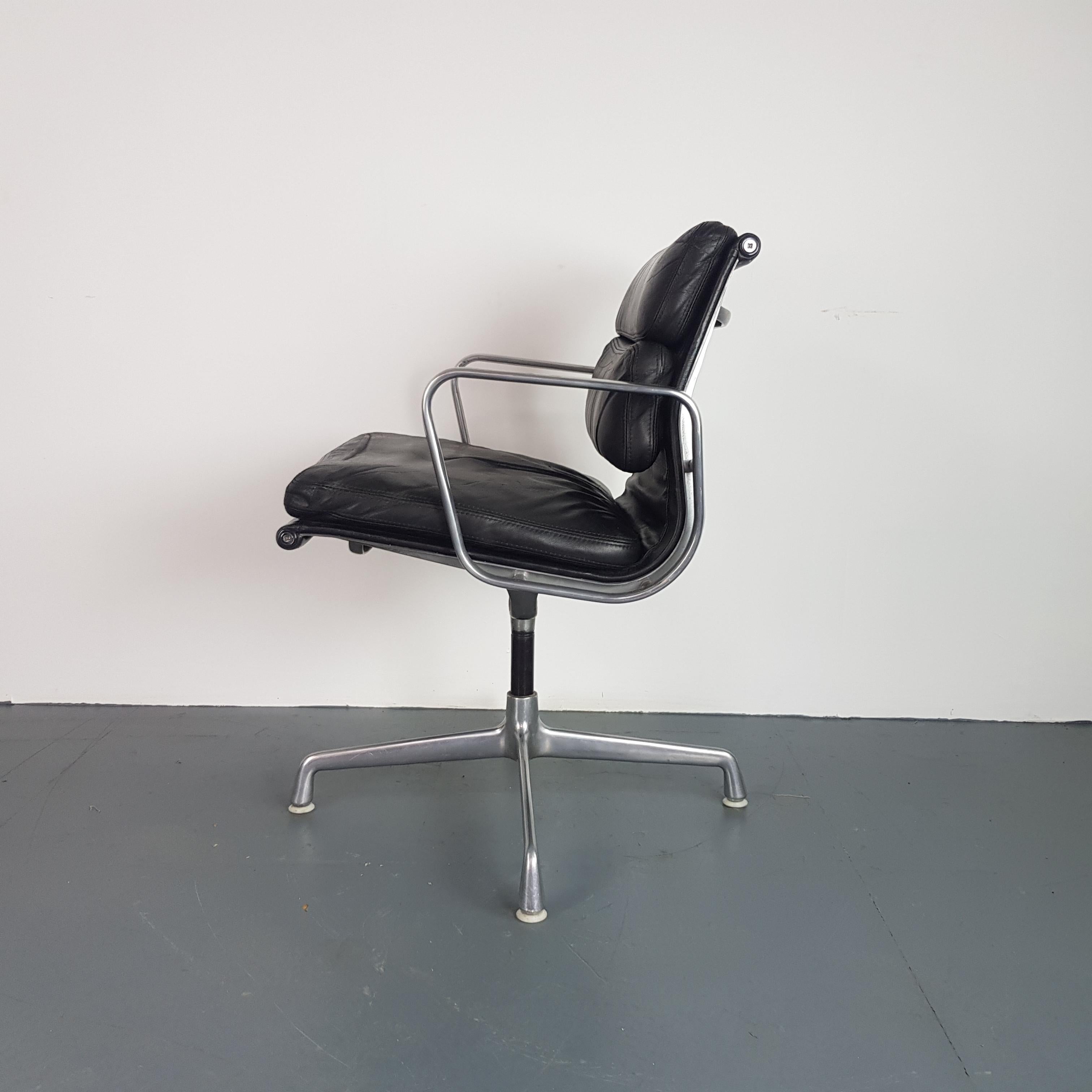 Aluminum Vintage Black Leather Eames for Herman Miller Soft Pad Aluminium Group Chair For Sale