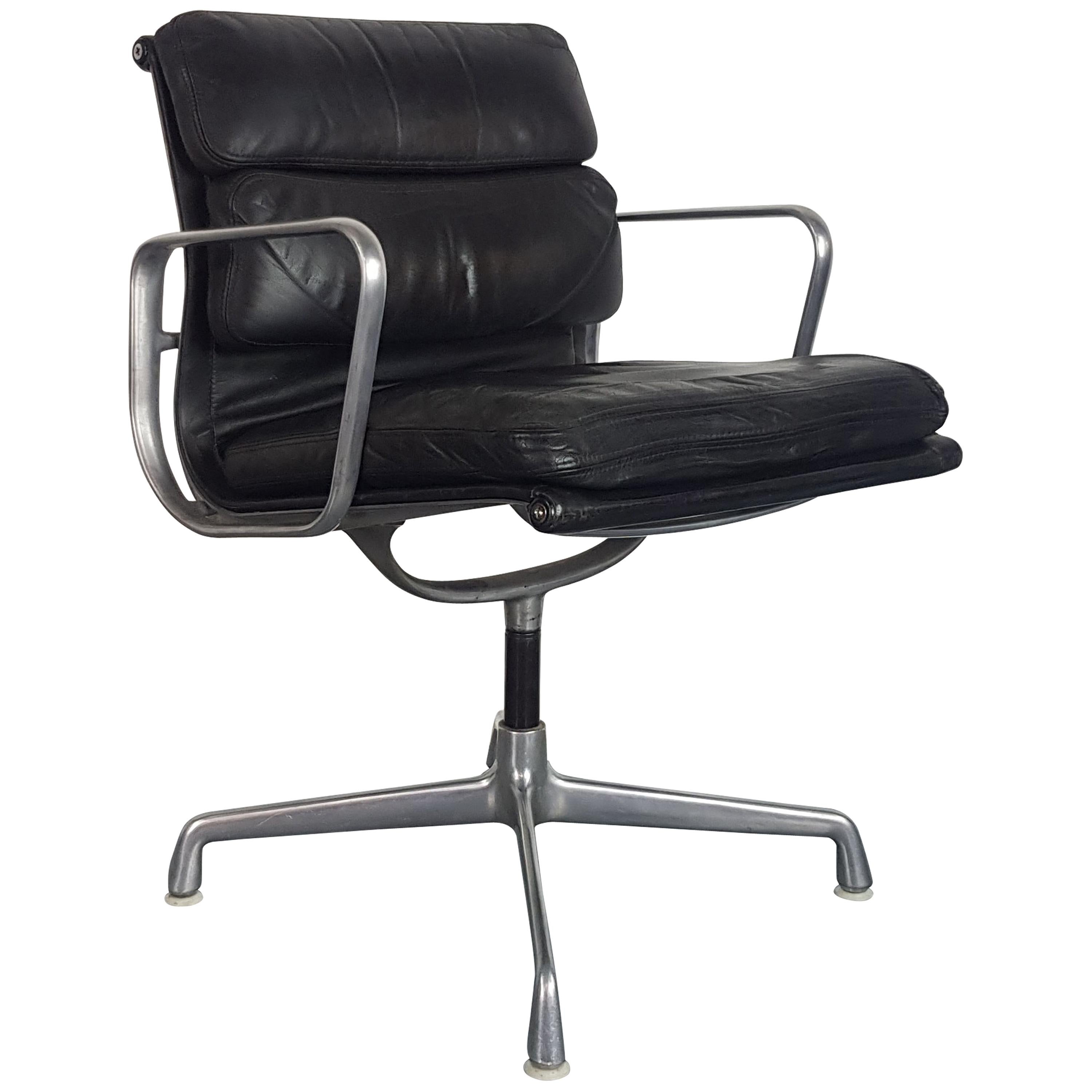 Vintage Black Leather Eames for Herman Miller Soft Pad Aluminium Group Chair For Sale