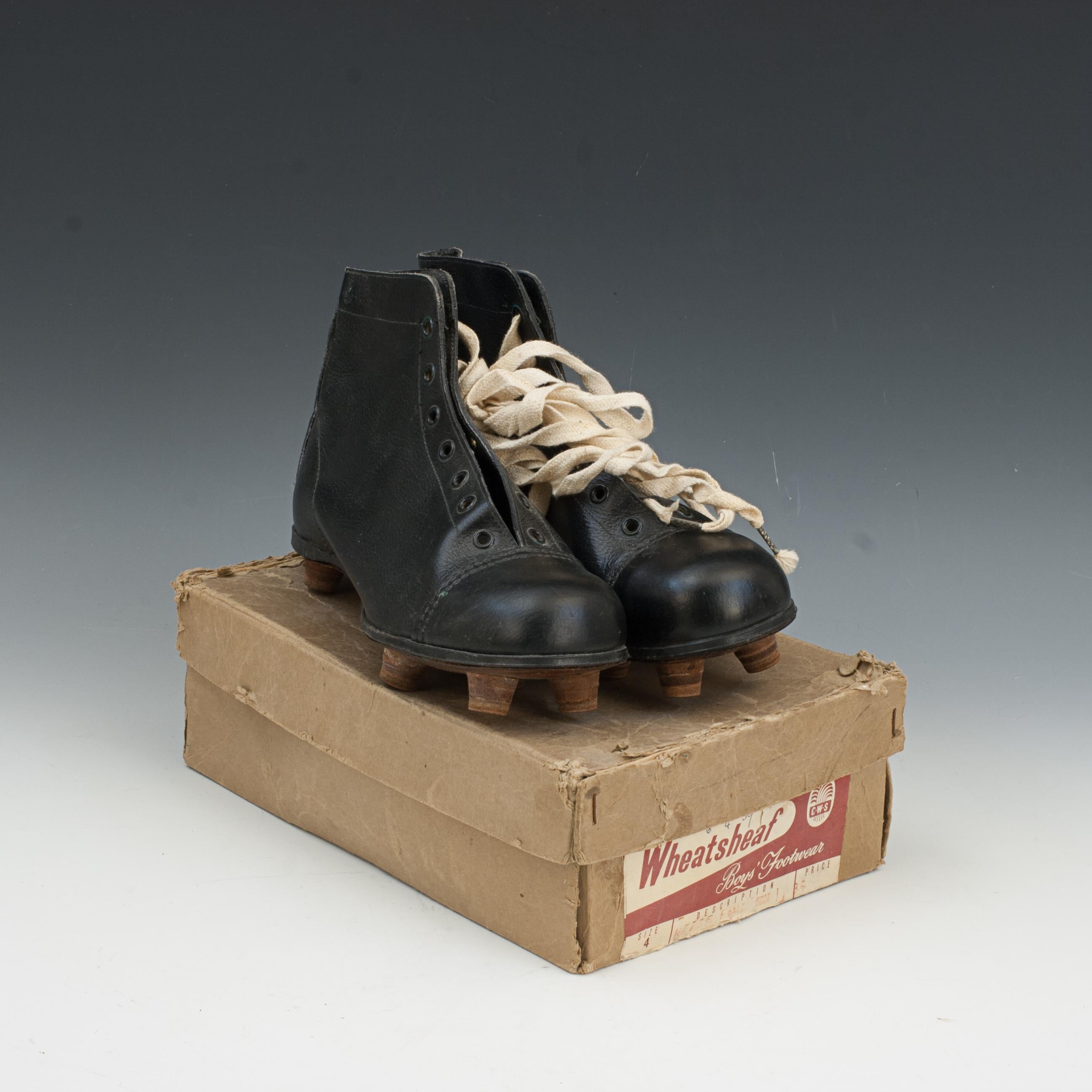 Vintage Black Leather Football Boots In Good Condition In Oxfordshire, GB