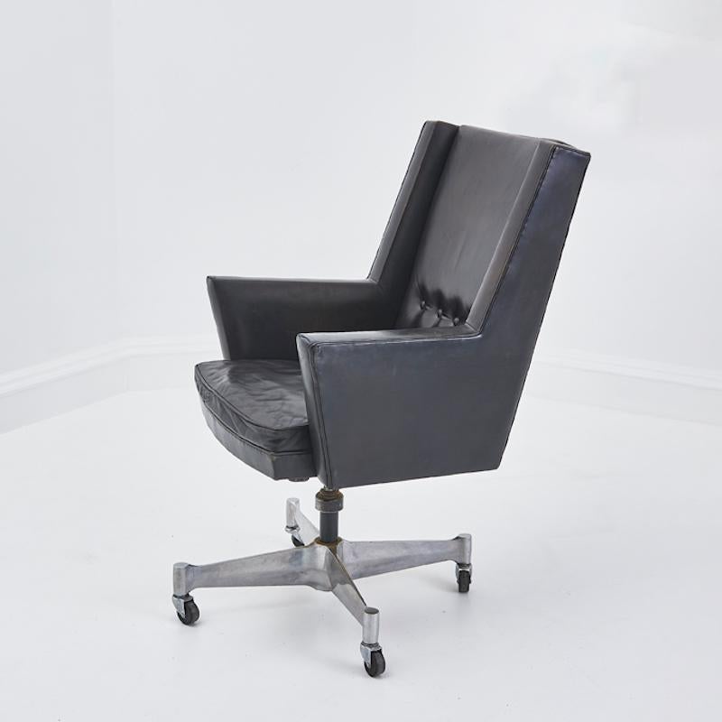 Vintage black leather George Nelson Swivel office chair In Fair Condition For Sale In London, GB
