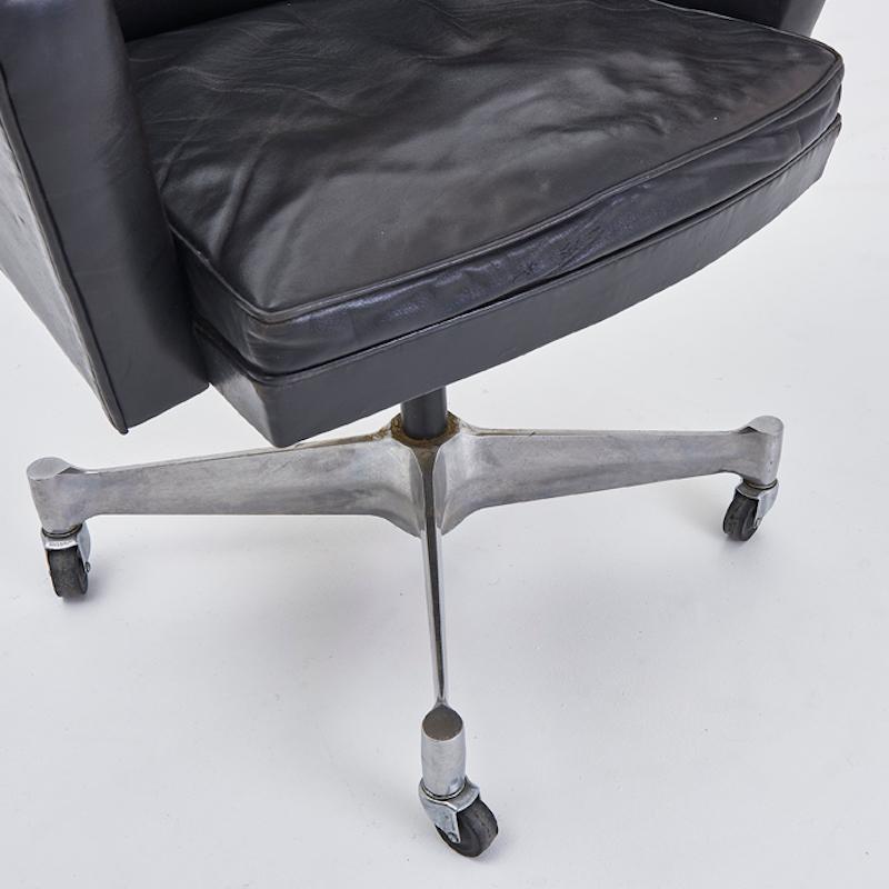 Vintage black leather George Nelson Swivel office chair For Sale 1