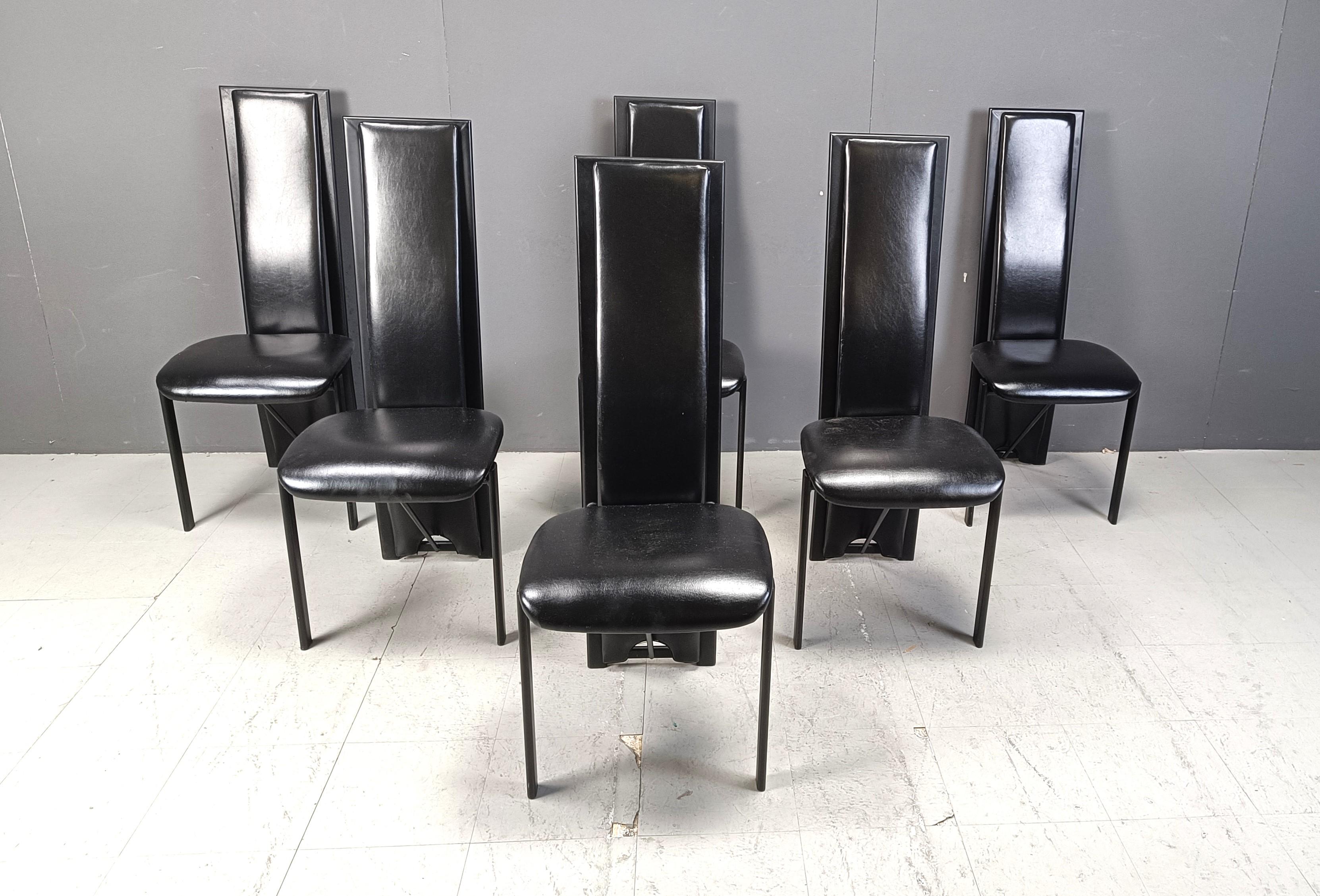 Set of 6 black italian leather high back dining chairs with blac metal frames.

Beautiful sleek and timeless design.

The chairs are in good condition

1980s - Italy

Dimensions
Height: 116cm
Width 46cm
Depth: 50cm
Seat height: 46cm

Ref.: