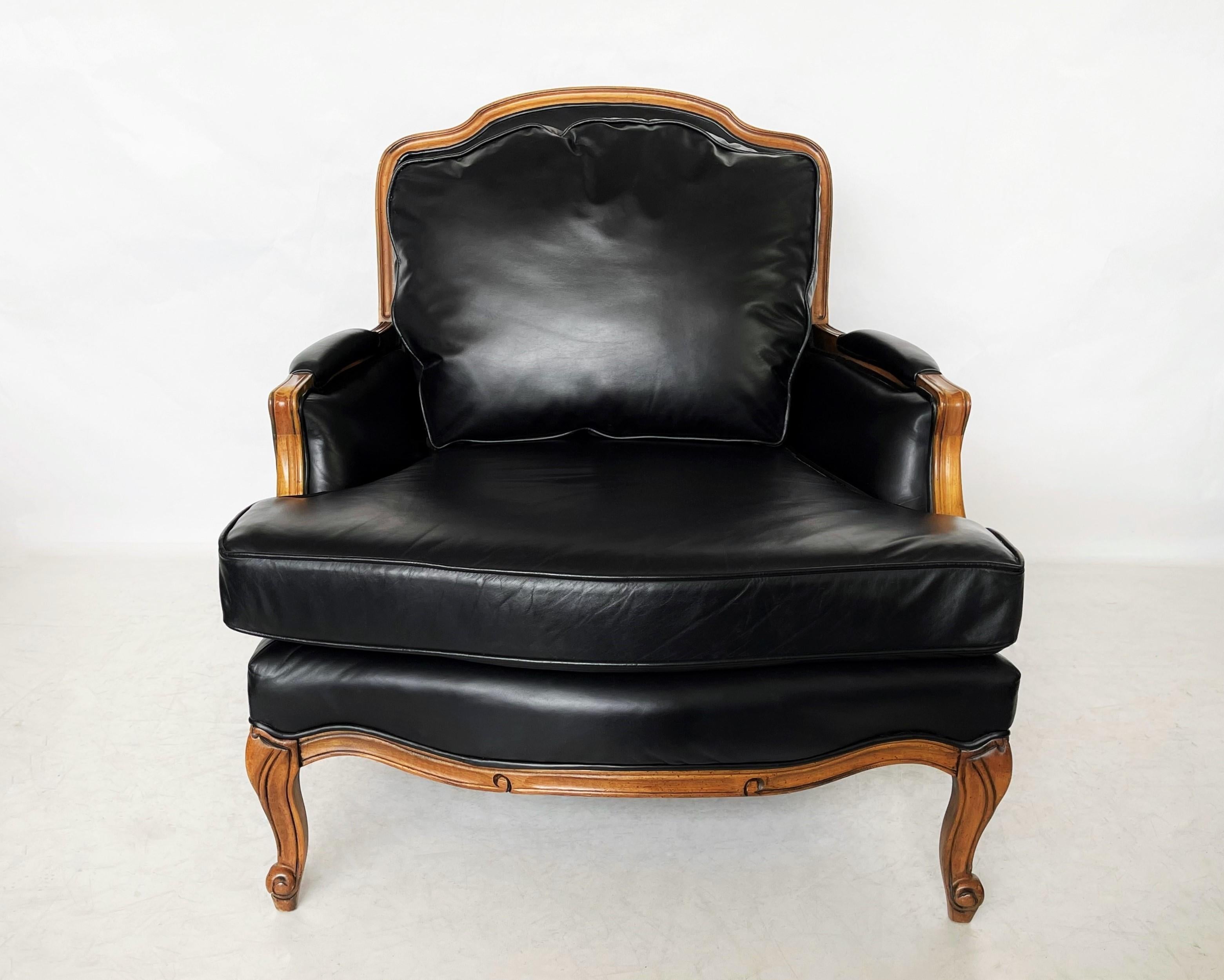 Vintage Black Leather Louis XV Style French Bergère In Good Condition In Dallas, TX