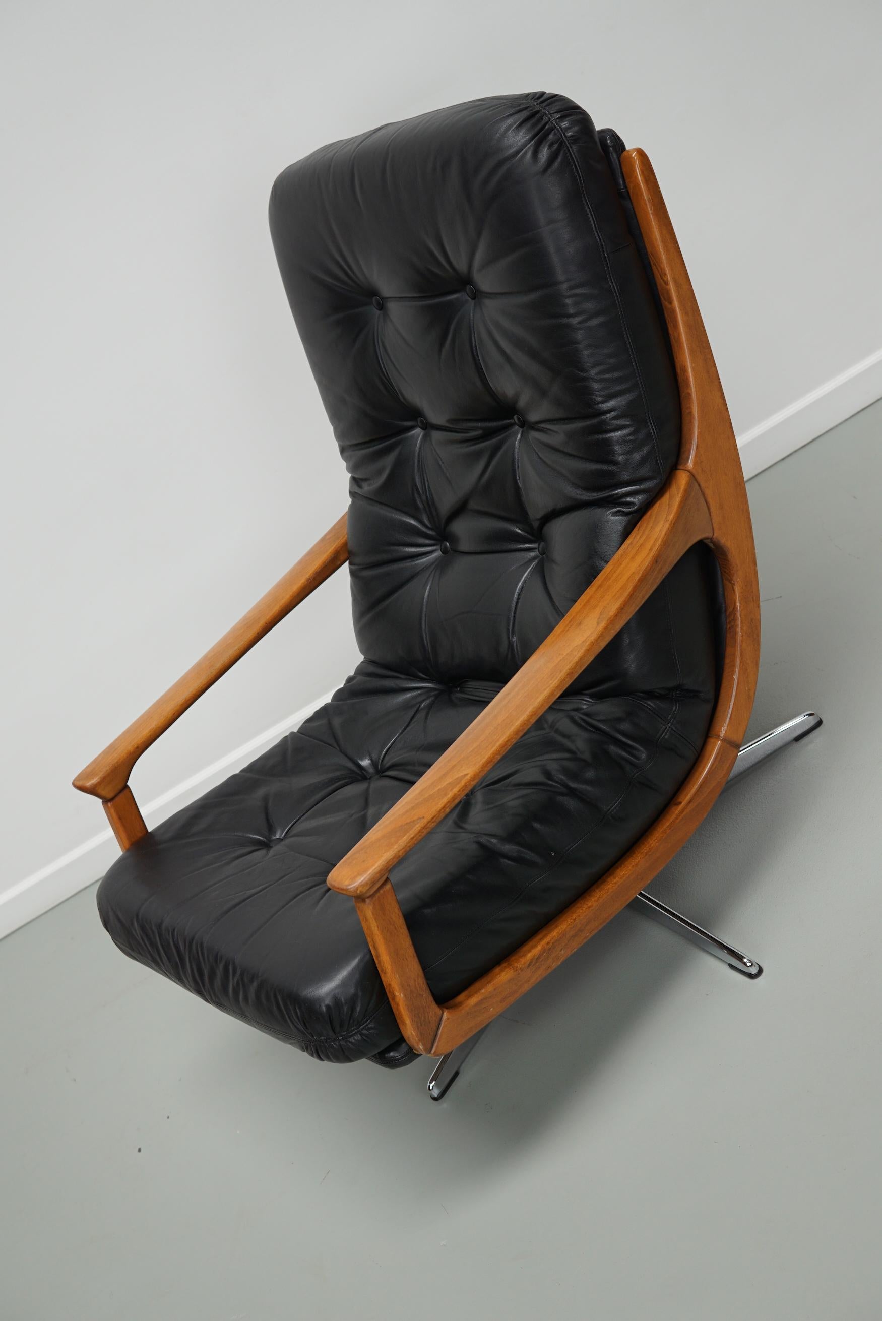 Vintage Black Leather Lounge Chair by Eugen Schmidt For Soloform, 1960s 2