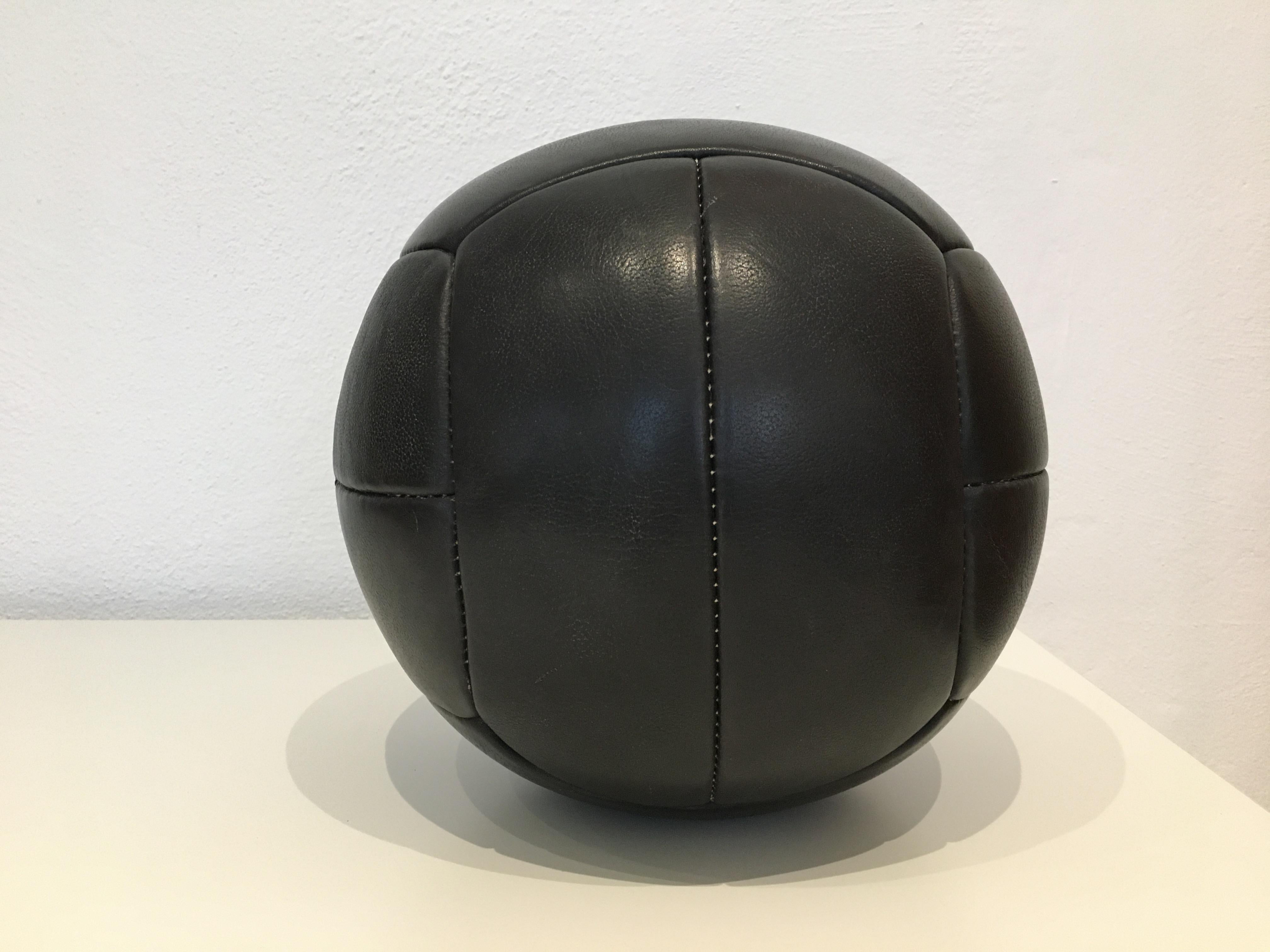 Mid-Century Modern Vintage Black Leather Medicine Ball, 3kg, 1930s For Sale