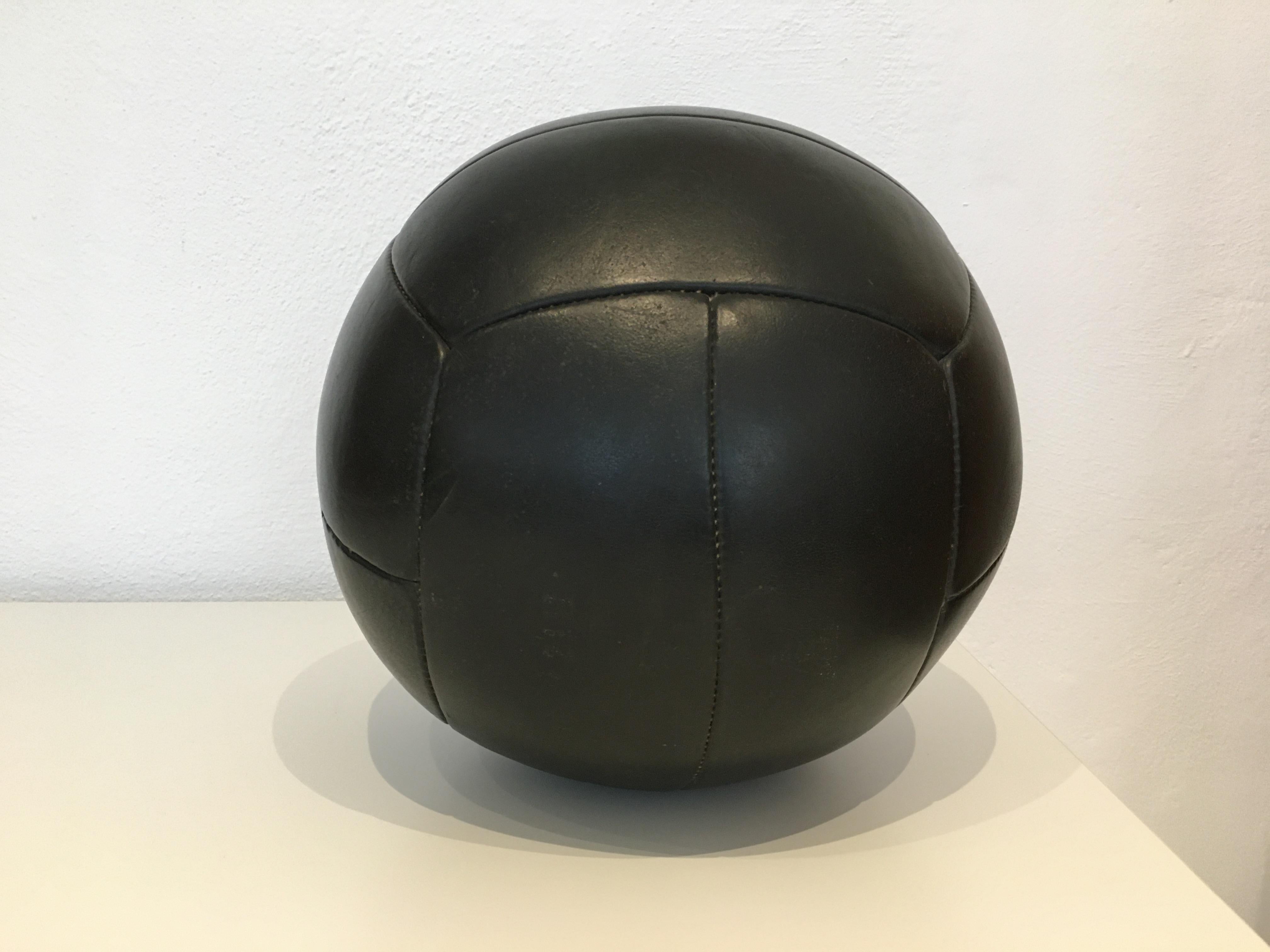 Mid-Century Modern Vintage Black Leather Medicine Ball, 4kg, 1930s For Sale