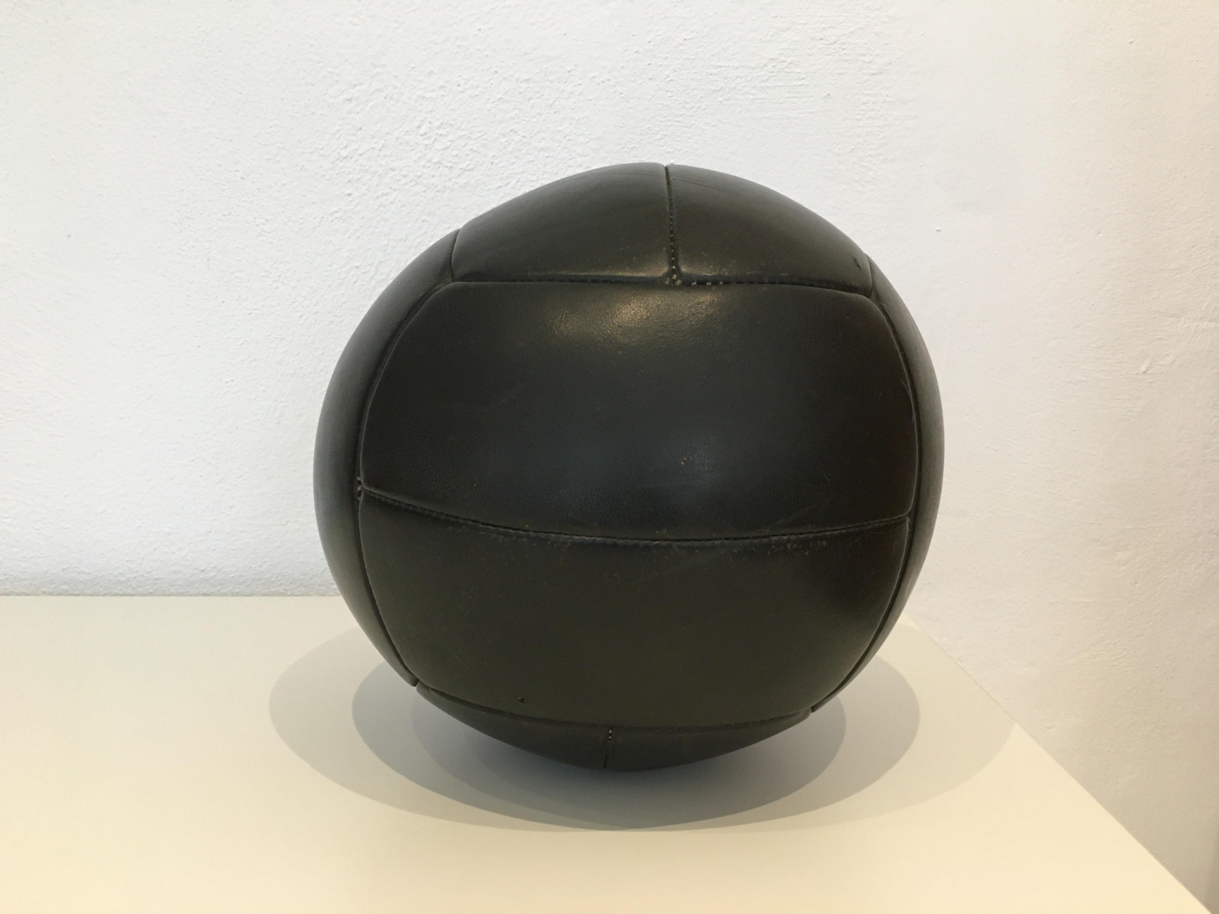 Vintage Black Leather Medicine Ball, 4kg, 1930s For Sale 2