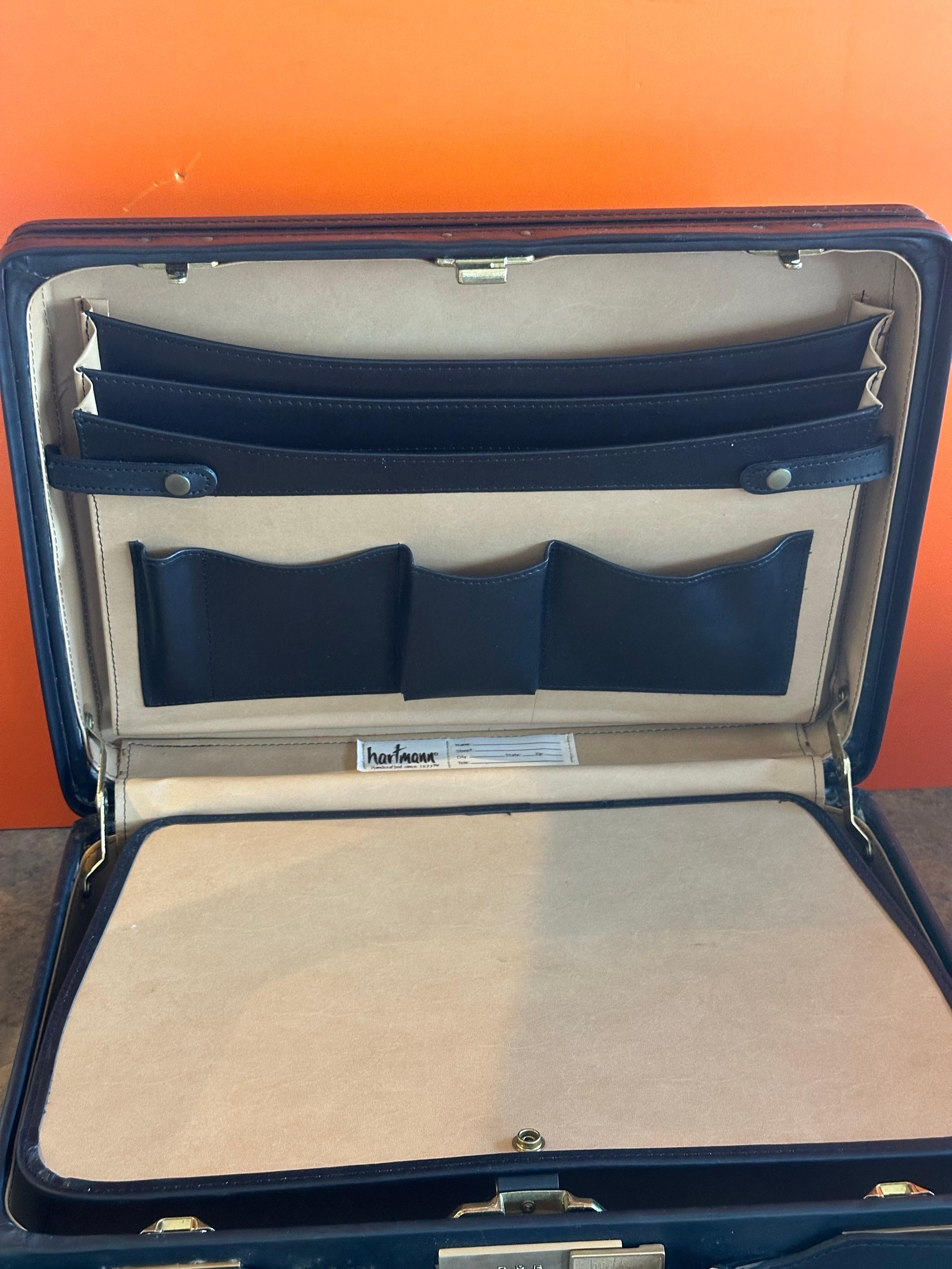 Mallette / Attaché-case Vintage en cuir noir modèle A9 par Hartmann - New Old Stock en vente 6