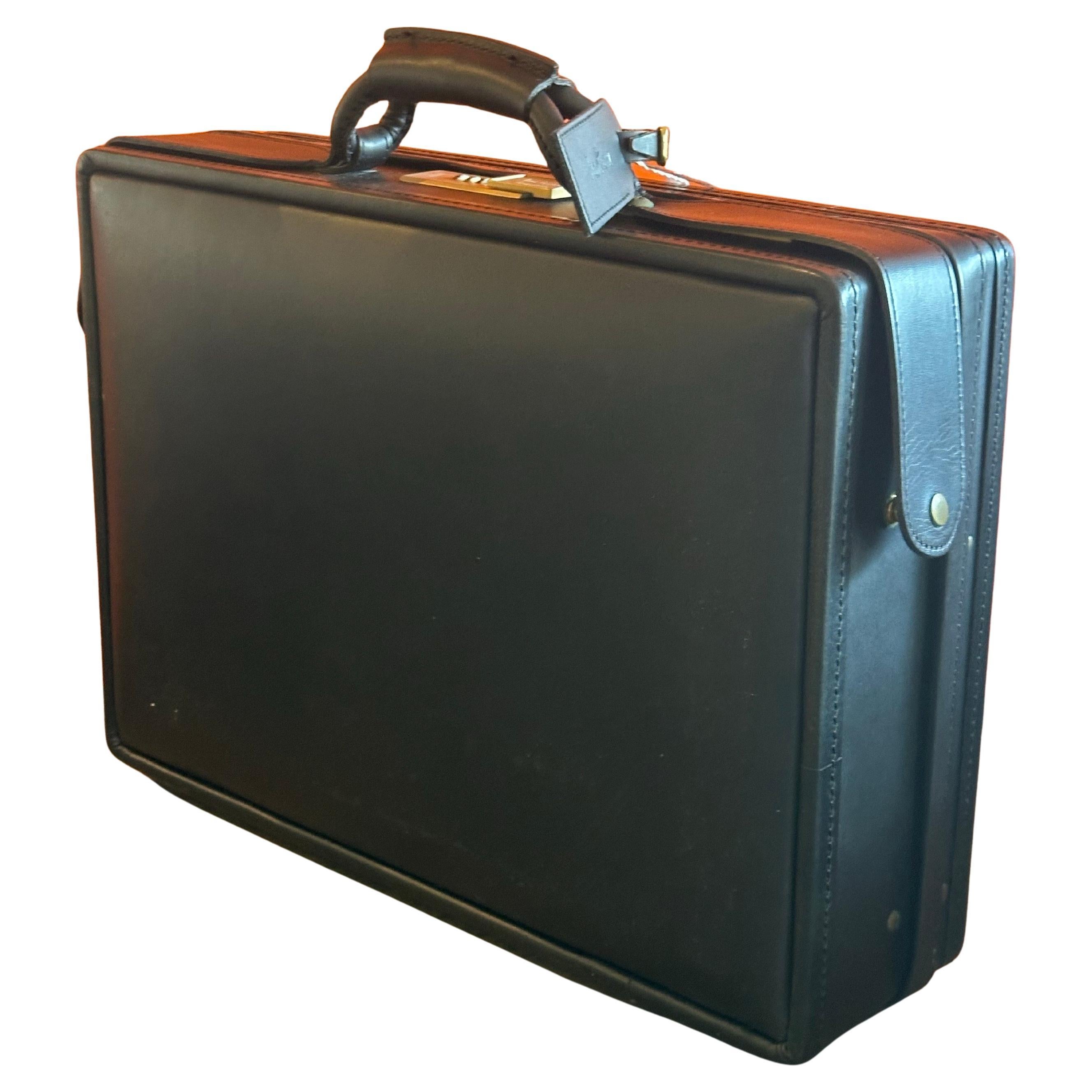 Mid-Century Modern Mallette / Attaché-case Vintage en cuir noir modèle A9 par Hartmann - New Old Stock en vente