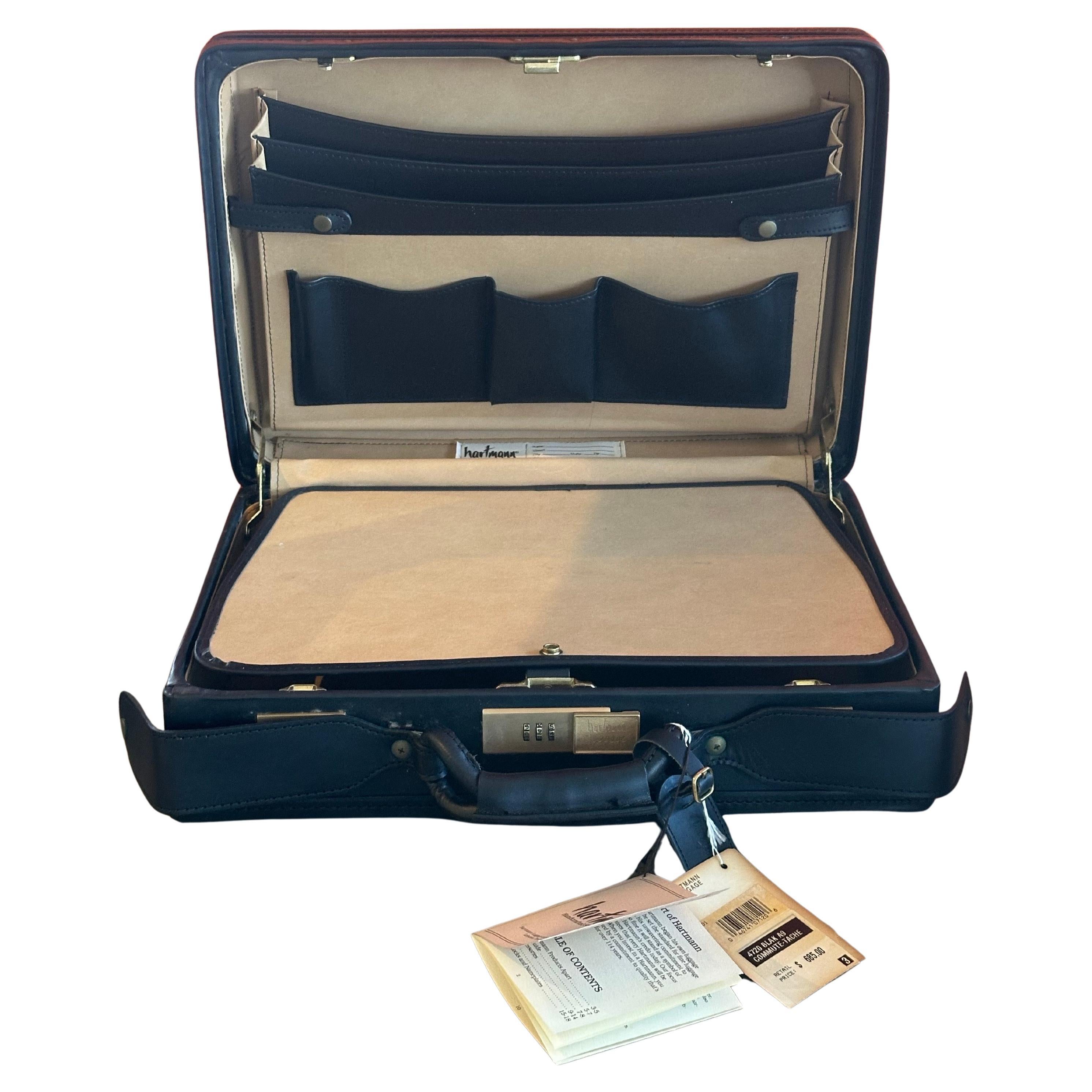 20ième siècle Mallette / Attaché-case Vintage en cuir noir modèle A9 par Hartmann - New Old Stock en vente