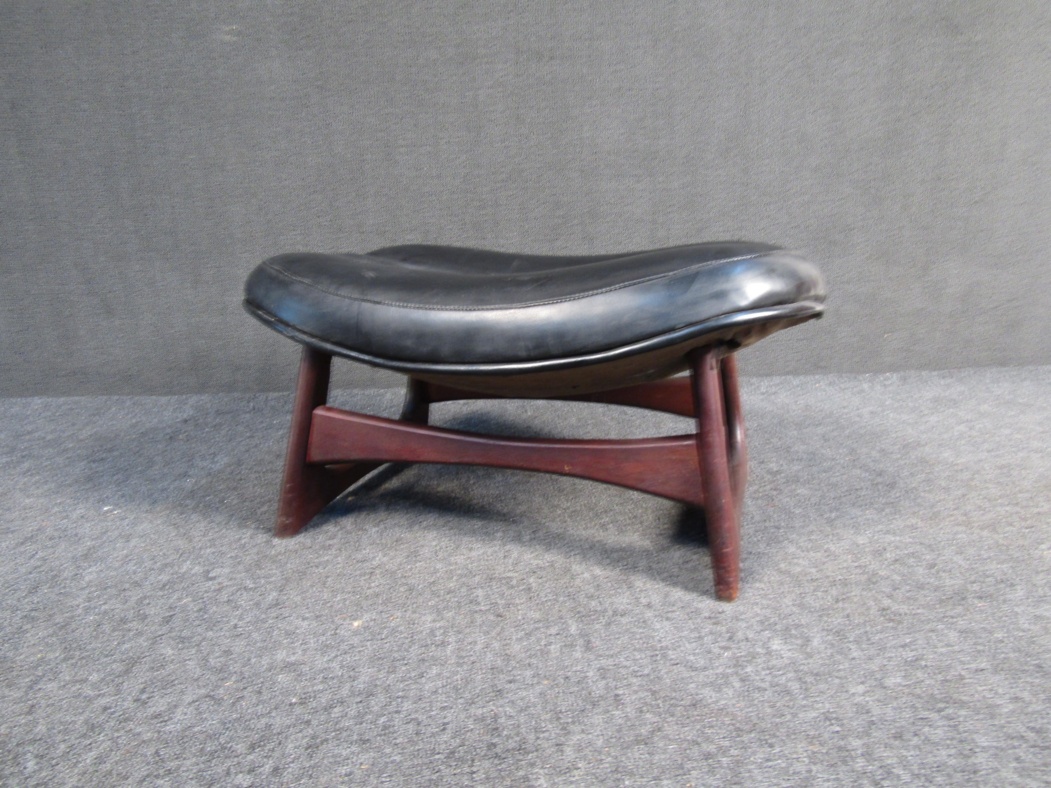 Vintage Black Leather Ottoman In Good Condition In Brooklyn, NY