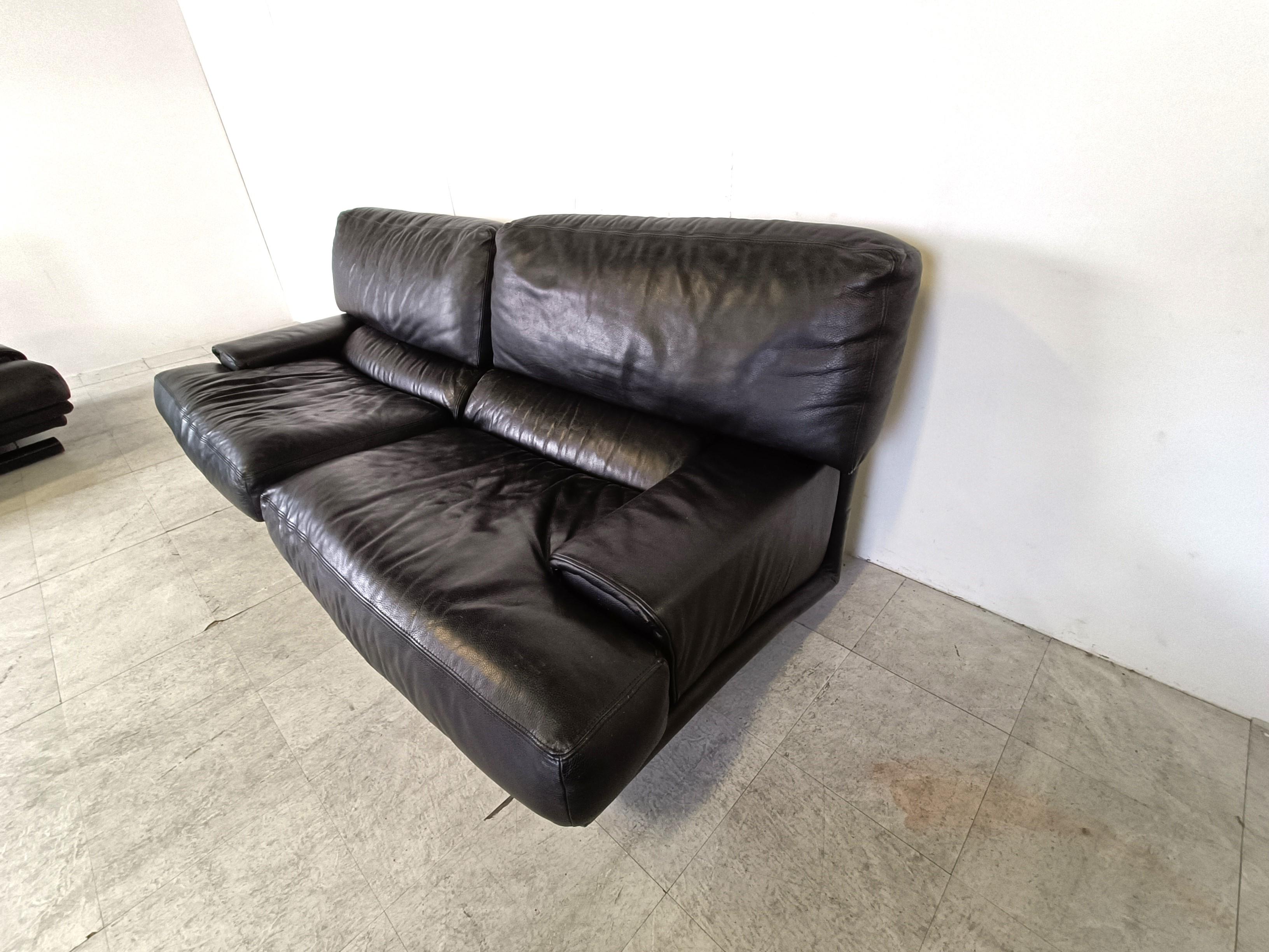 Leather Vintage black leather sofa set, 1970s For Sale