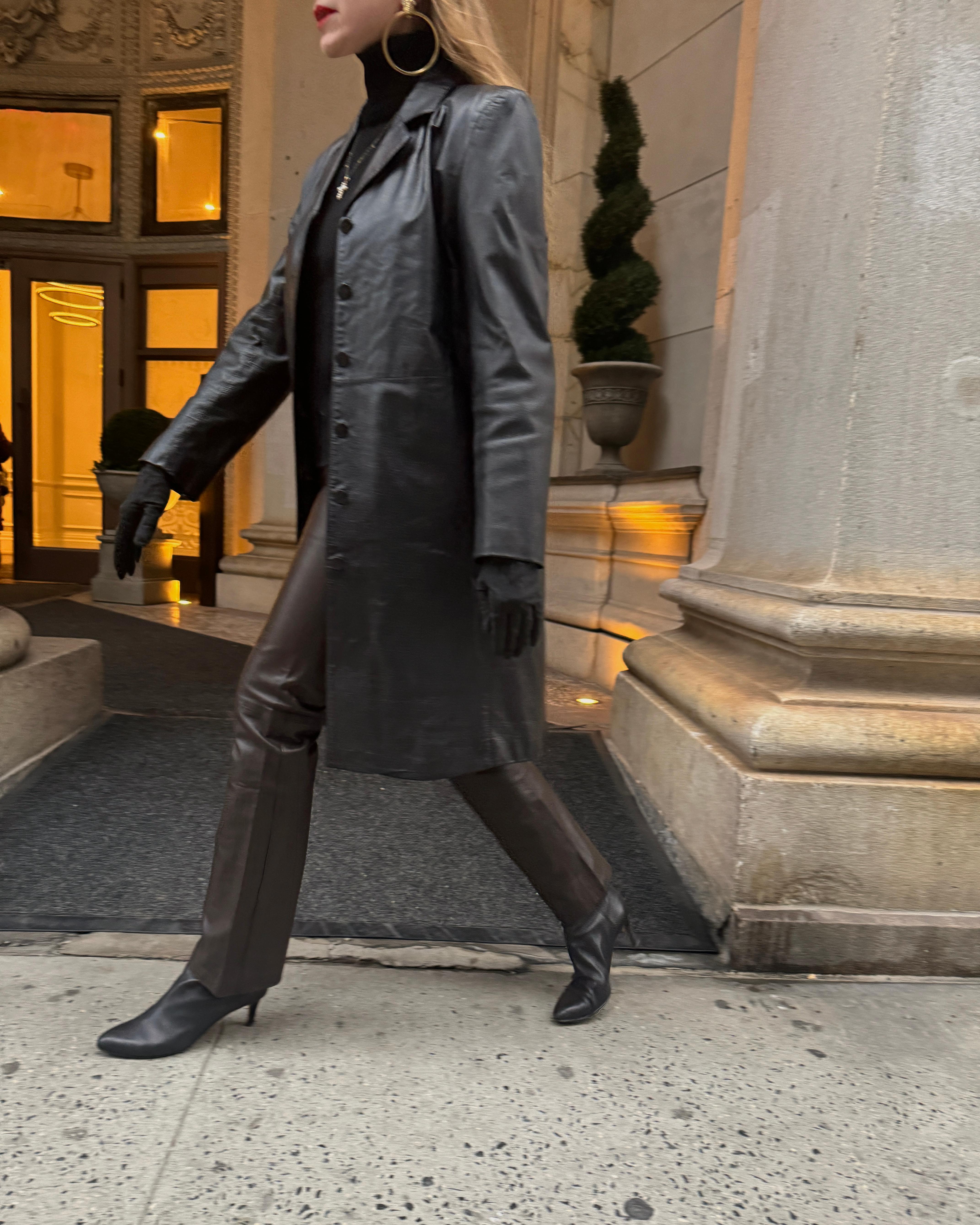 Vintage Black Leather Trench Coat In Excellent Condition For Sale In New York, NY
