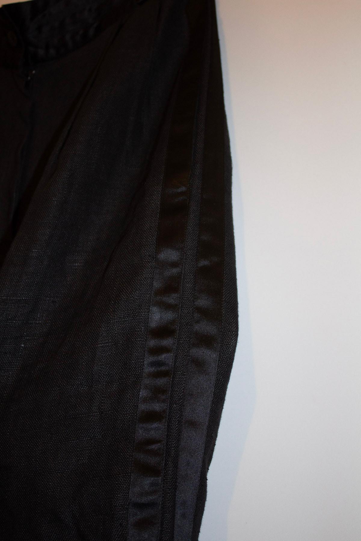 A chic pair of vintage pants by Gianni Versace. In a linen and silk mix they are a perfect weight for Fall. 
They have a front zip opening and a pocket on either side.In addition there are two lengths of ribbon detail along each leg, plus belt