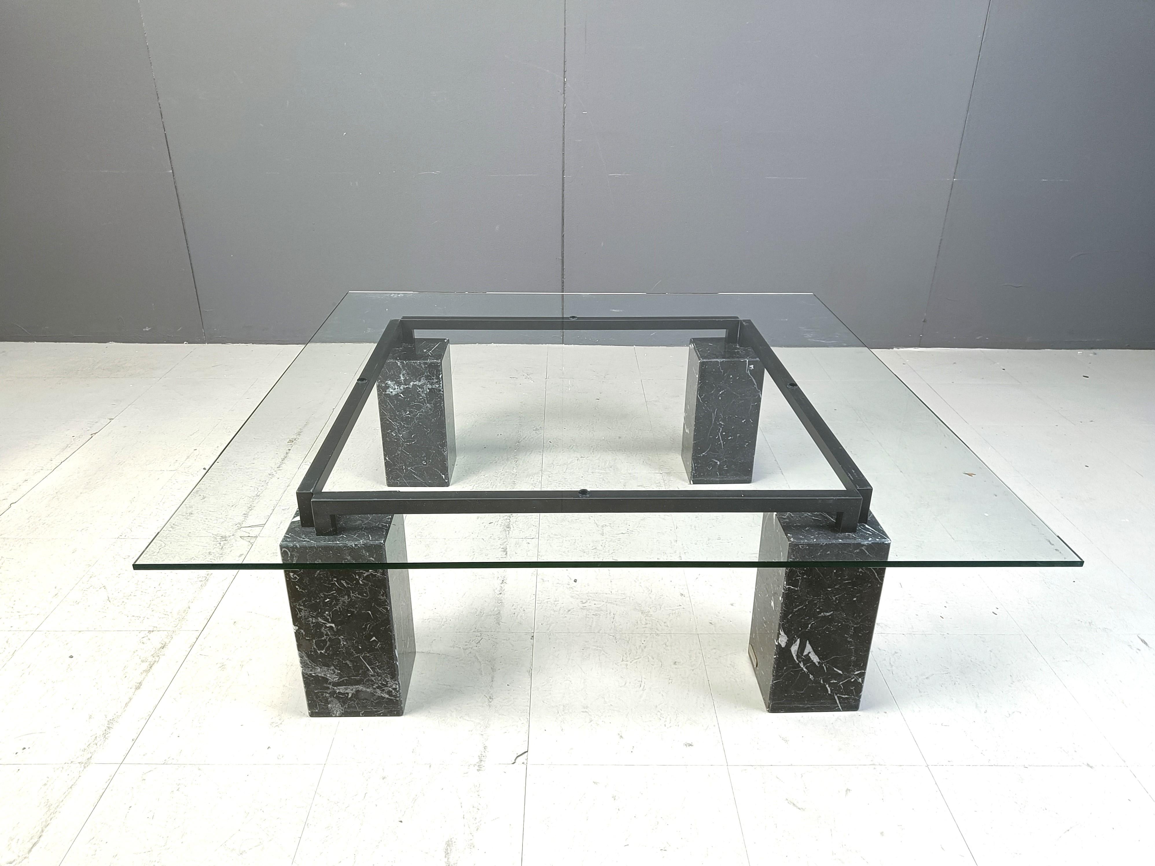 Couchtisch aus schwarzem Marmor von Artedi, 1970er Jahre (Moderne der Mitte des Jahrhunderts) im Angebot