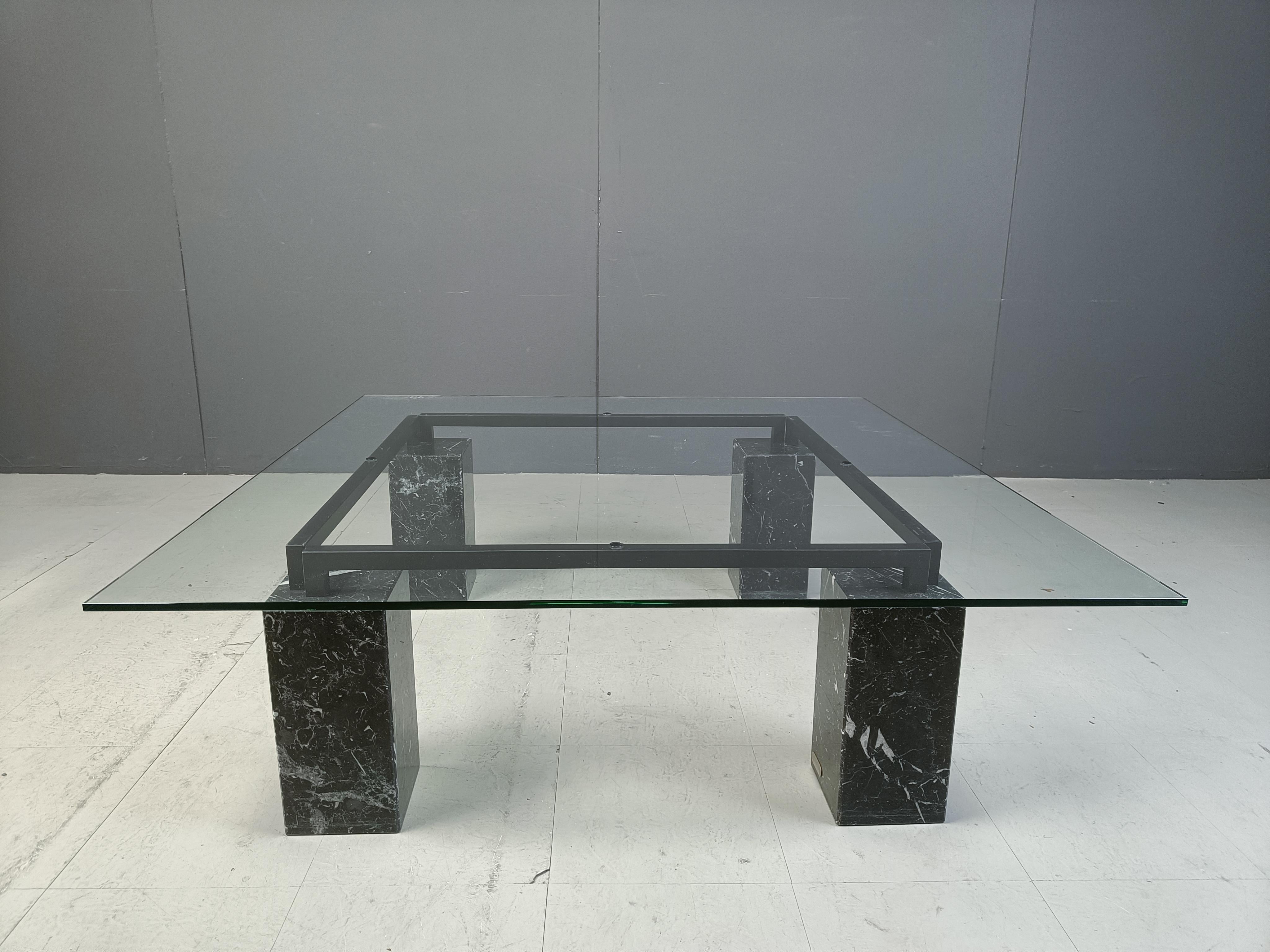 Couchtisch aus schwarzem Marmor von Artedi, 1970er Jahre (Italienisch) im Angebot
