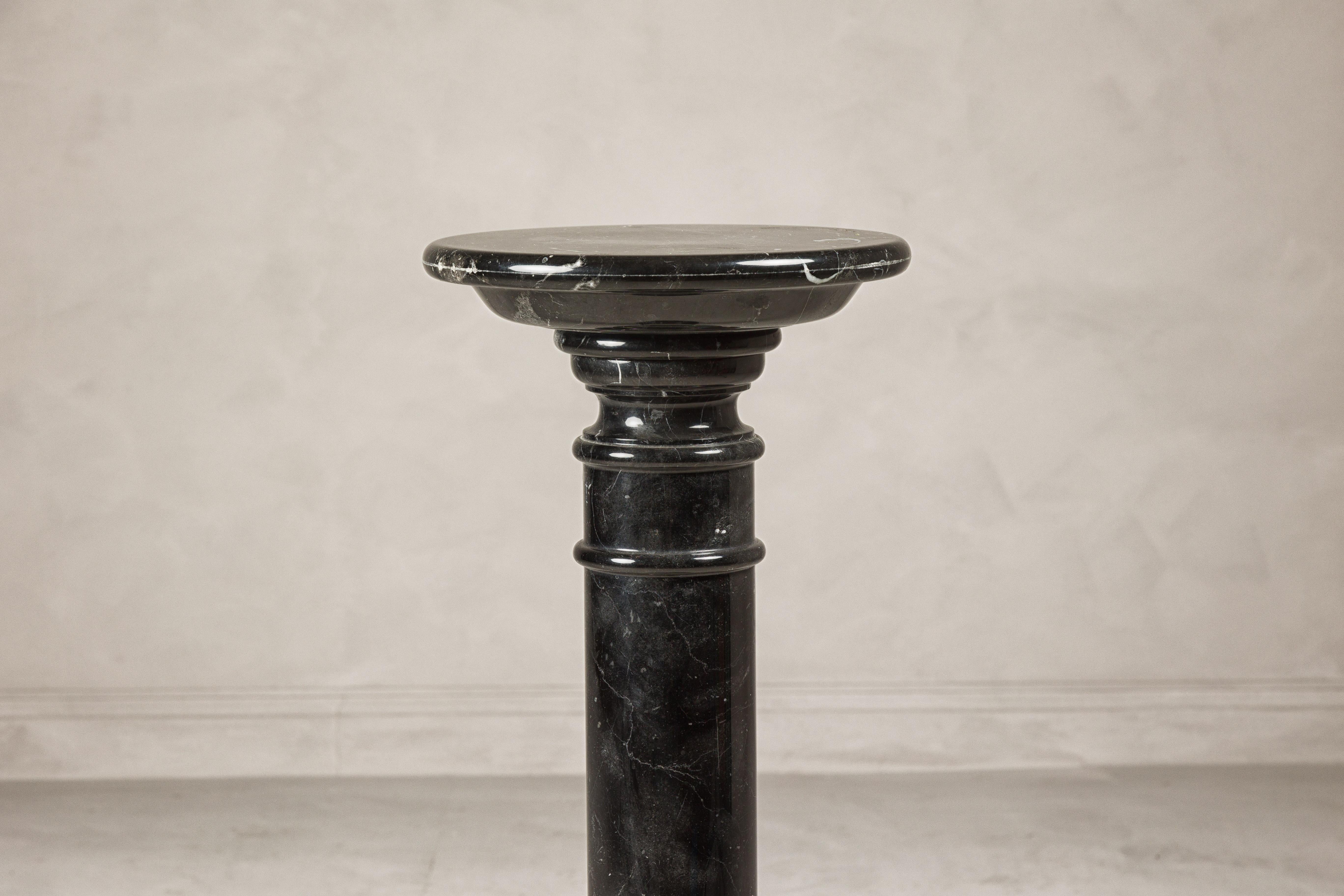 Vintage Black Marble Column Pedestal with White Veining and Stepped Base For Sale 4