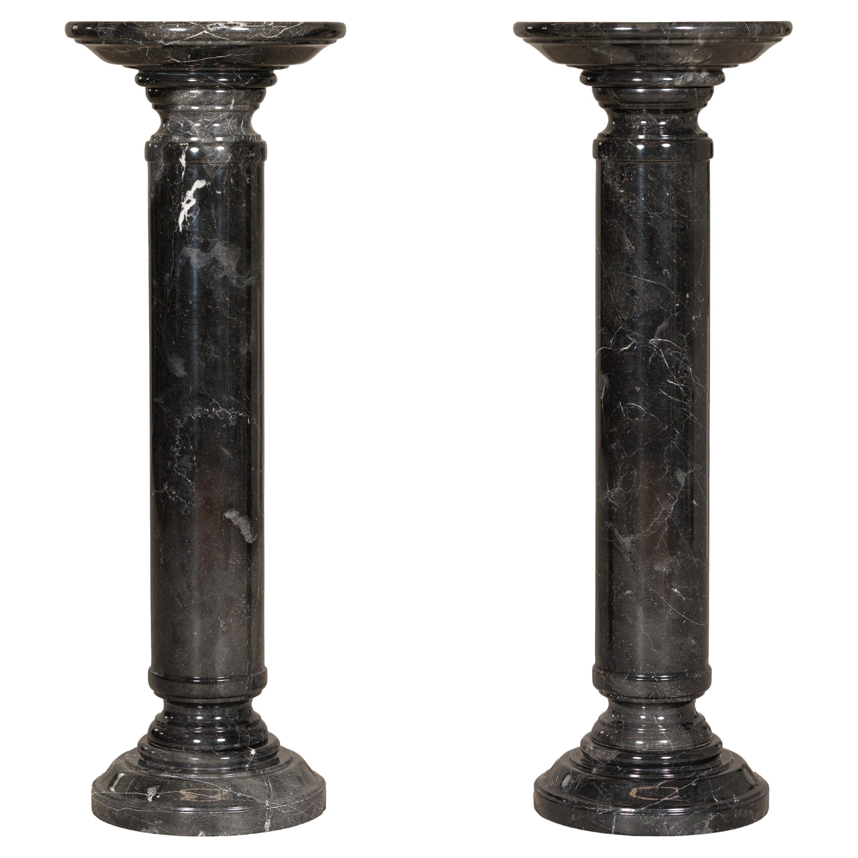 Pedestal Columna Vintage de Mármol Negro con Vetas Blancas, Se Vende por Unidad