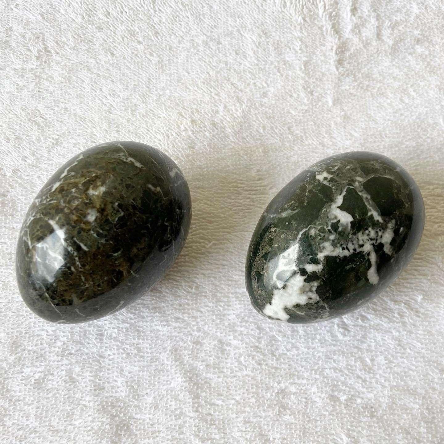 Vintage Black Marble Egg Paperweights In Good Condition For Sale In Delray Beach, FL
