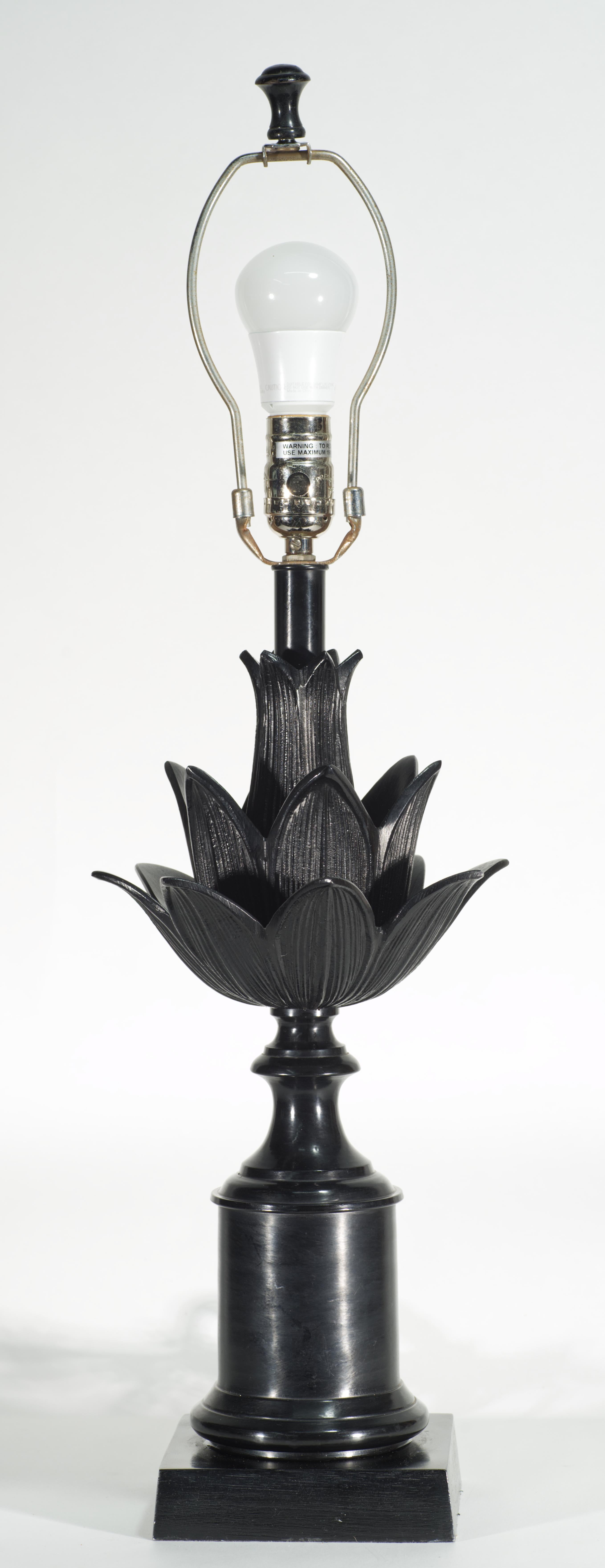 Lámpara de sobremesa vintage con urna de piña de metal negro Metal en venta