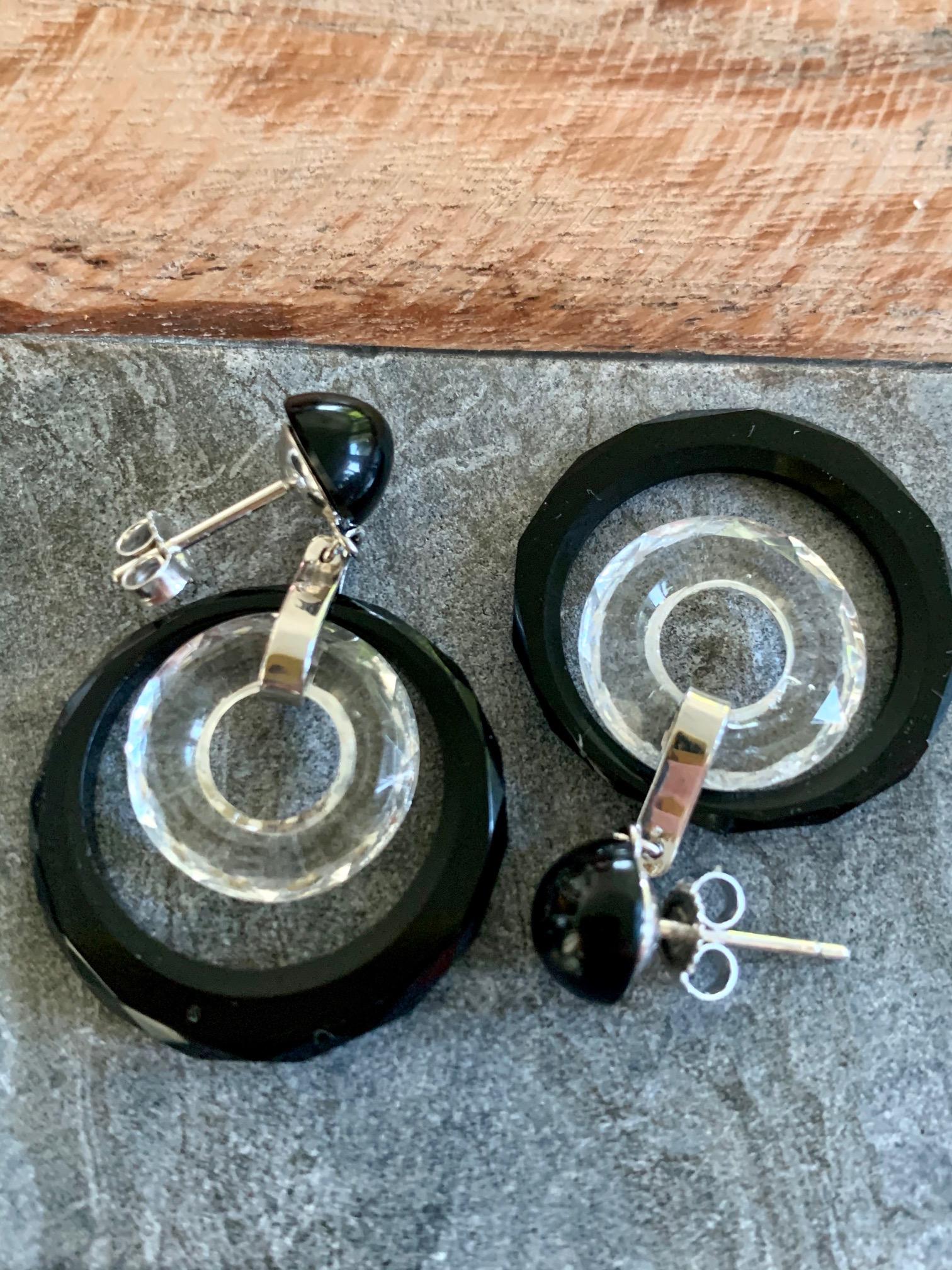These are fabulous vintage earrings.  They feature an outer circle of Black Onyx, with an inner circle of Crystal.  They are post earrings for pierced ears.

They measure 36mm x 24xx.

Weight: 6.6 grams
