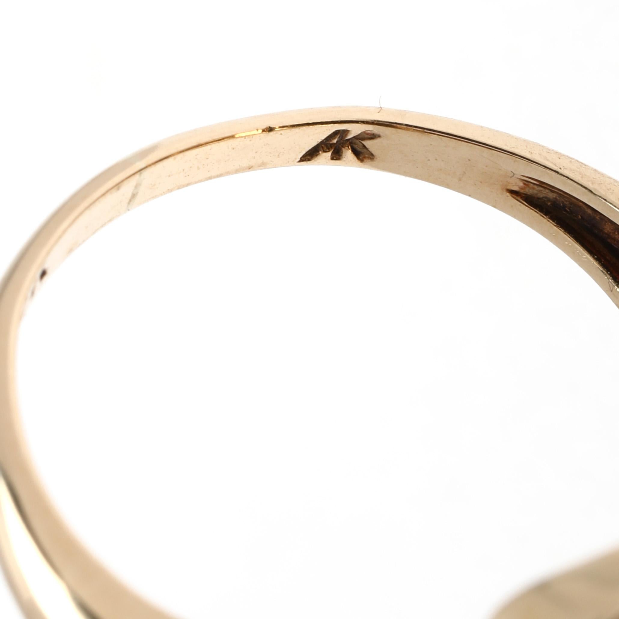 Vintage Black Onyx and Diamond Statement Ring, 10k Yellow Gold, Ring Size 7 In Good Condition For Sale In McLeansville, NC