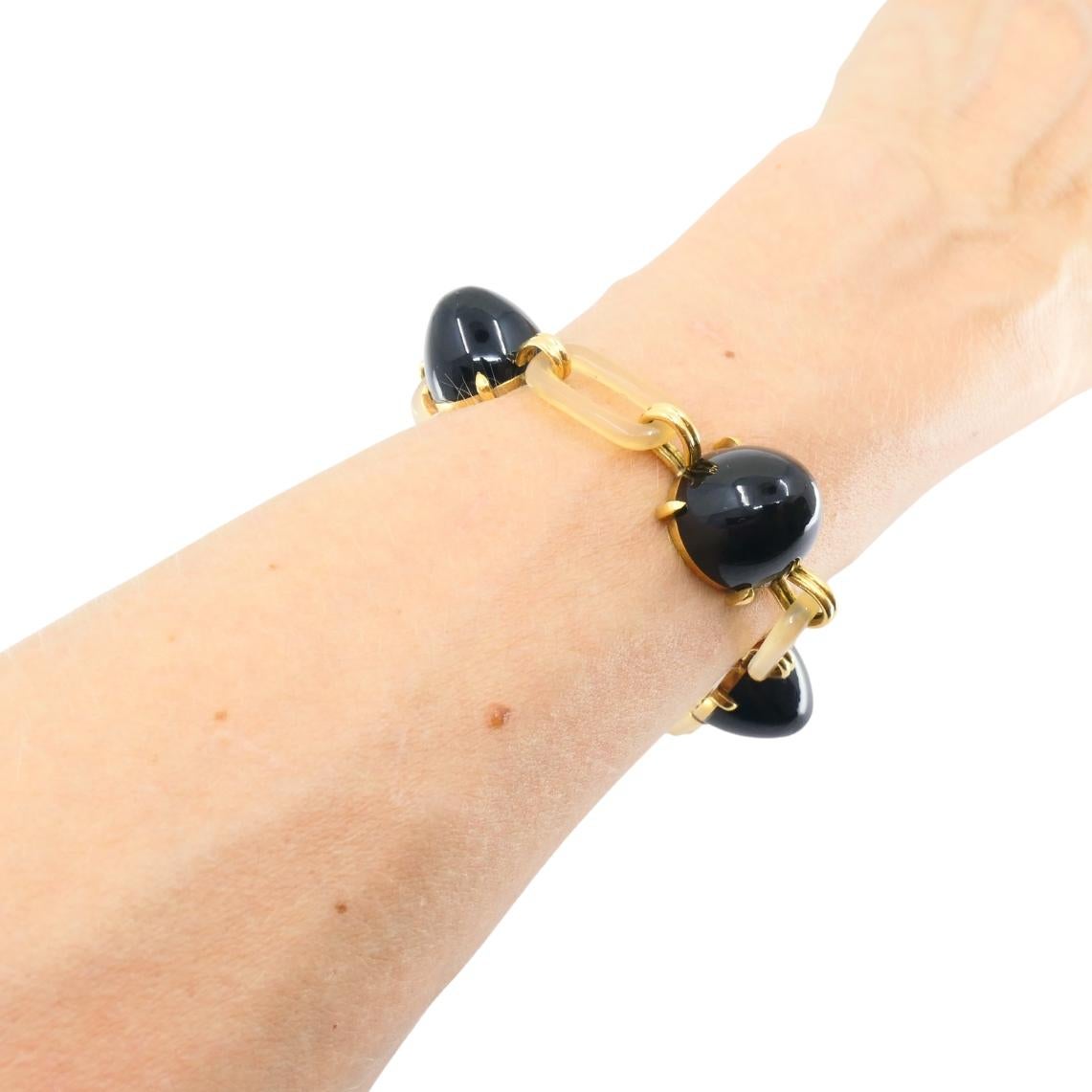 Pulsera vintage de ónice negro Eslabón de baquelita de oro de 14k en venta 4