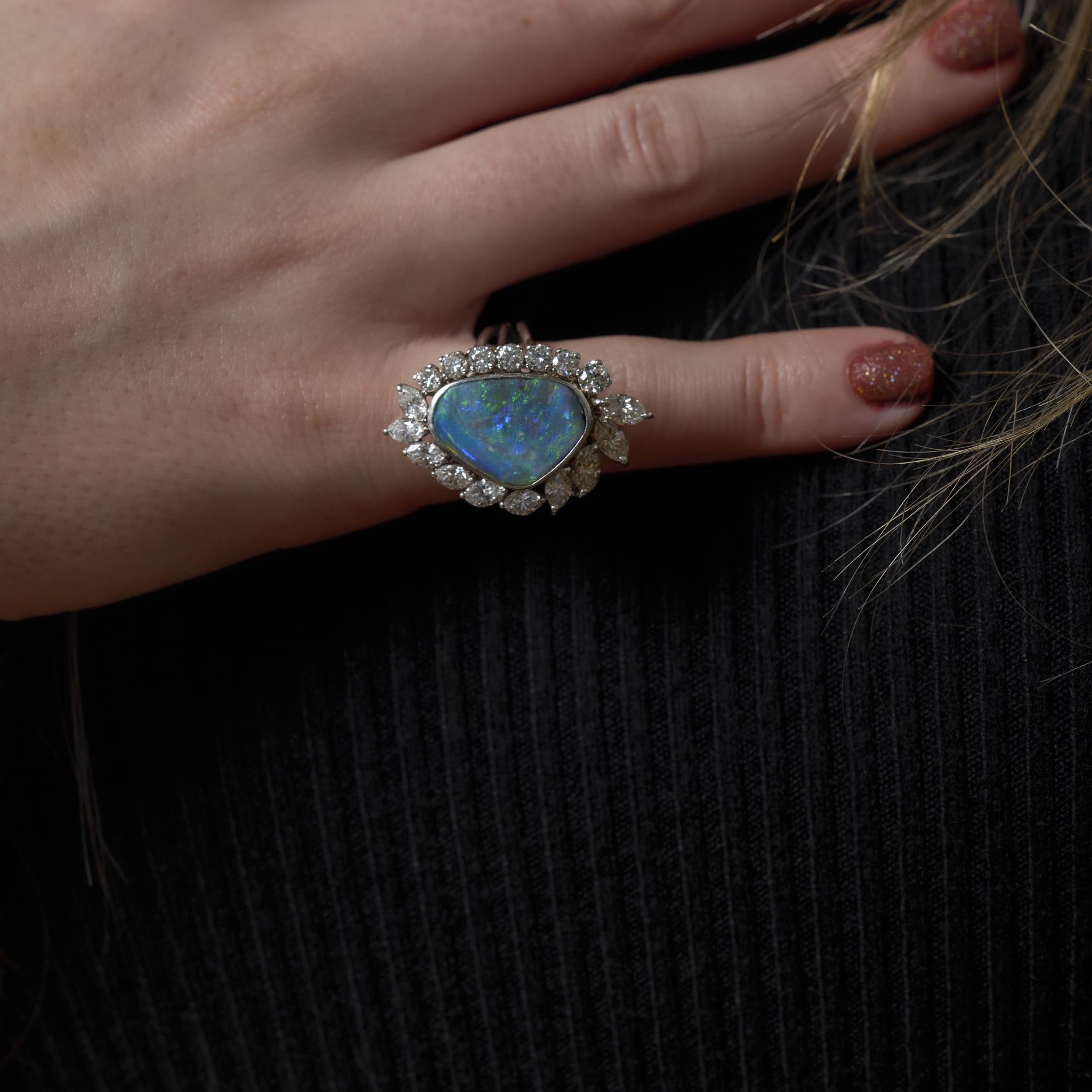 Vintage Schwarzer Opal Diamant 14k Weißgold Cluster-Cocktailring im Zustand „Gut“ im Angebot in Beverly Hills, CA