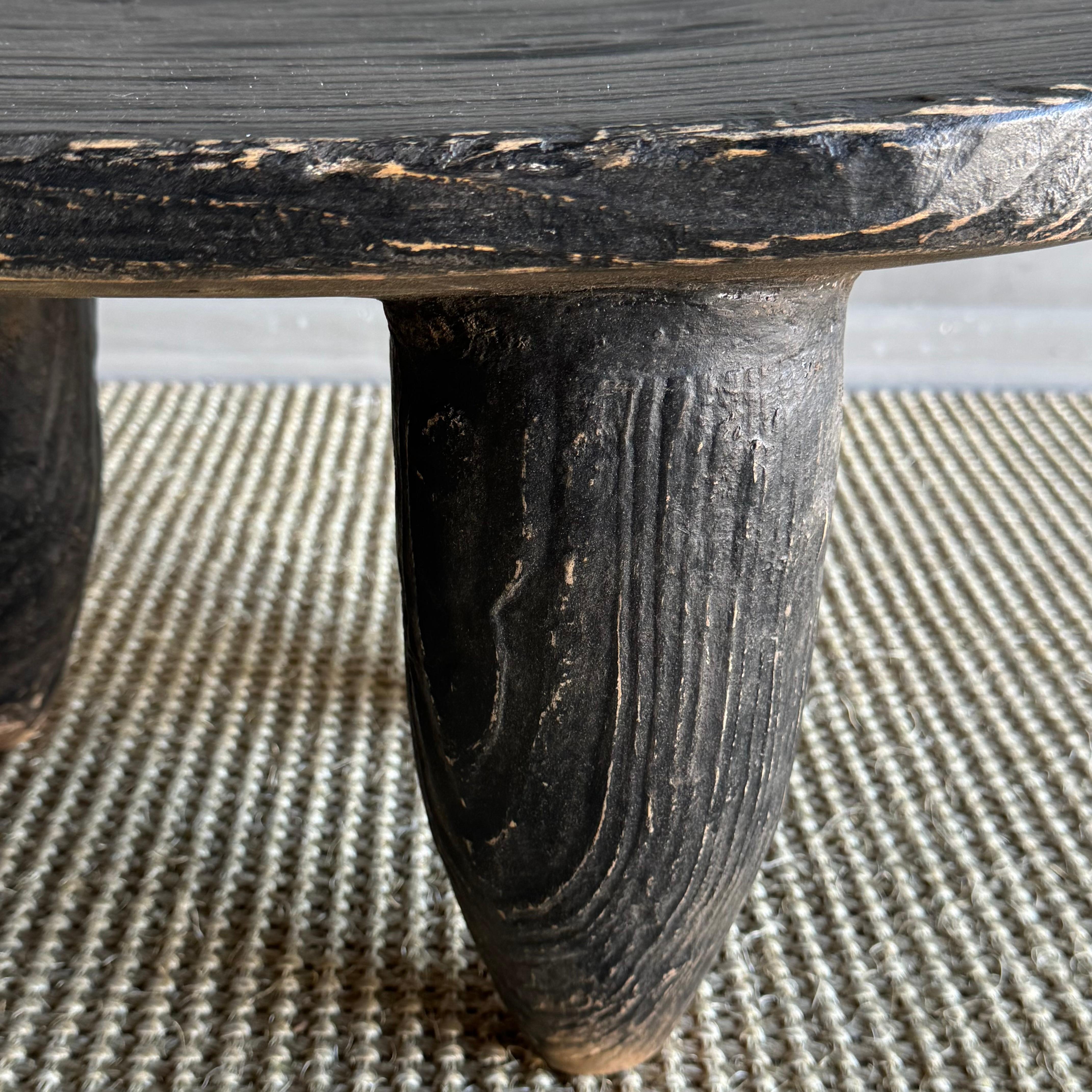 Taburete africano vintage pintado de negro en Bueno estado para la venta en Old Town Orange, CA