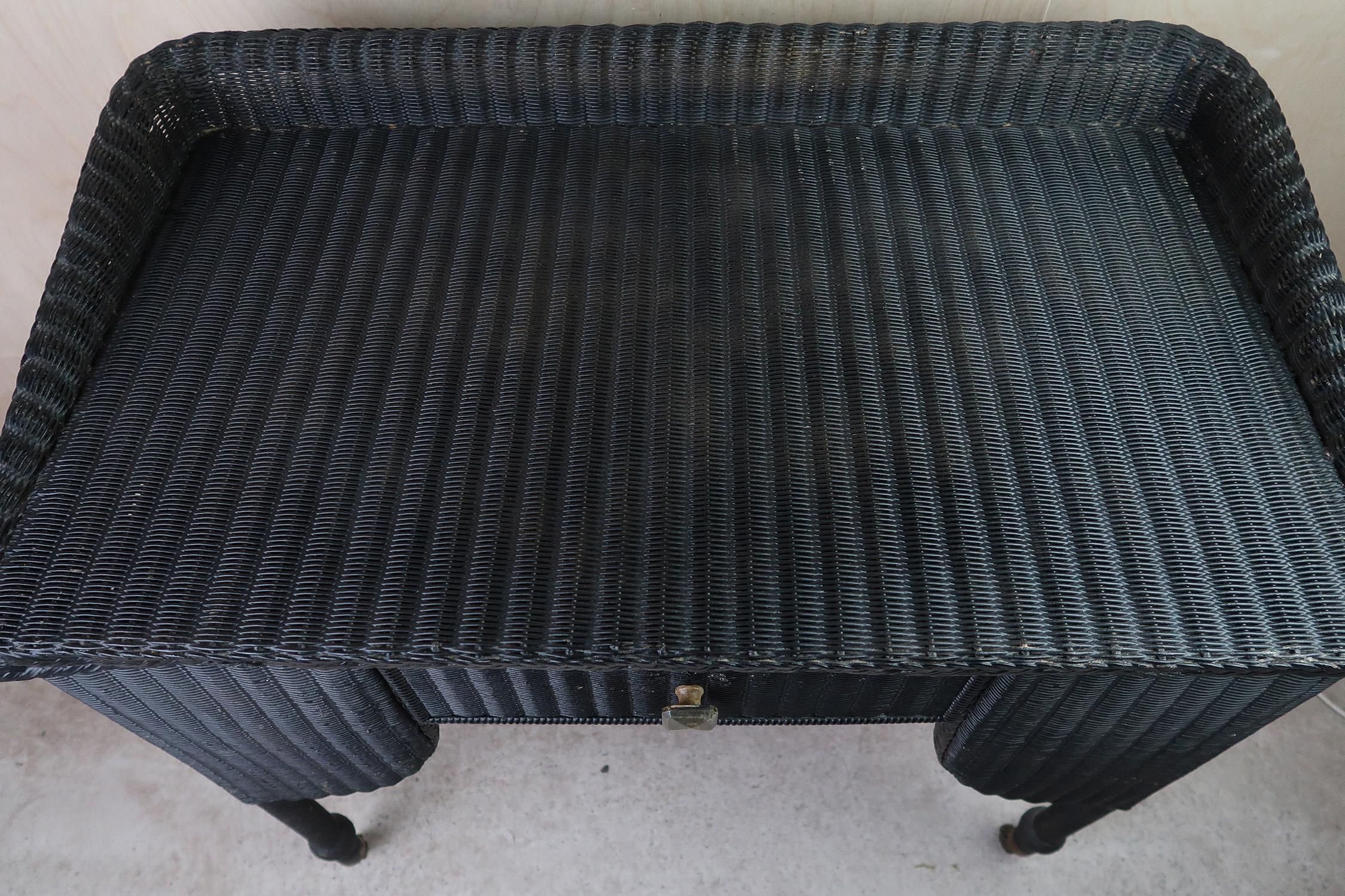 Anglais Table console Vintage Art Deco Lloyd Loom peinte en noir. A.I.C. C.1930 en vente