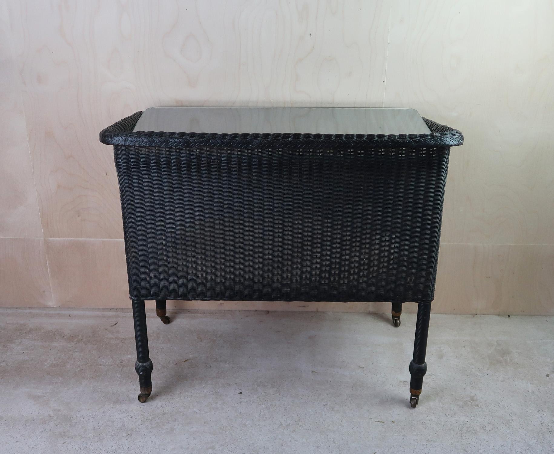 Corde en papier Table console Vintage Art Deco Lloyd Loom peinte en noir. A.I.C. C.1930 en vente