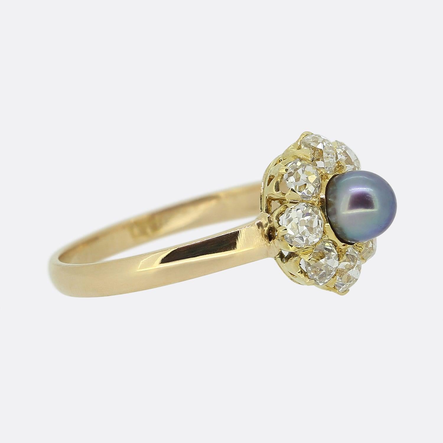 Vintage Cluster-Ring mit schwarzer Perle und Diamant (Rundschliff) im Angebot