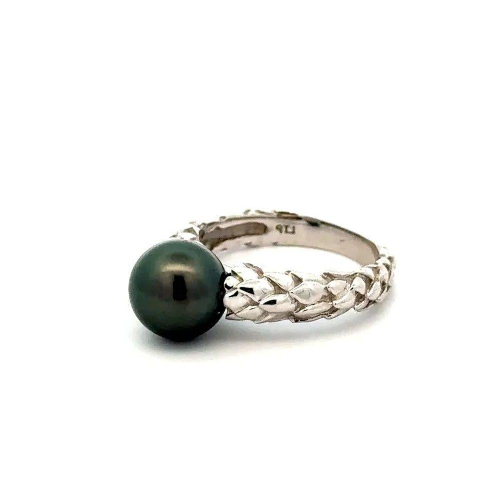 Round Cut Vintage Black Pearl and Gold Wreath Shank Statement Ring For Sale