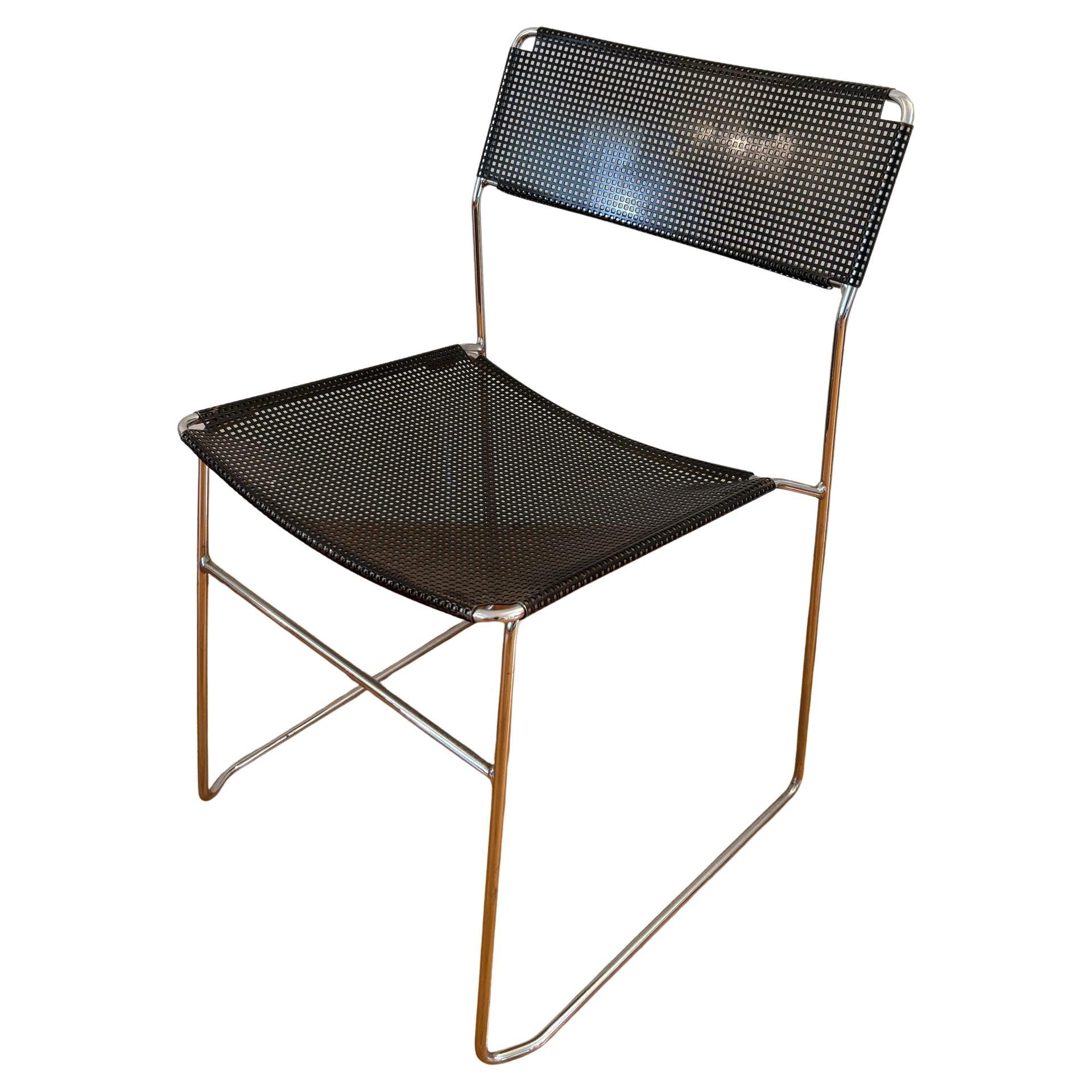 Silla vintage de metal perforado negro Atribuida por Niels Jorgen Haugesen