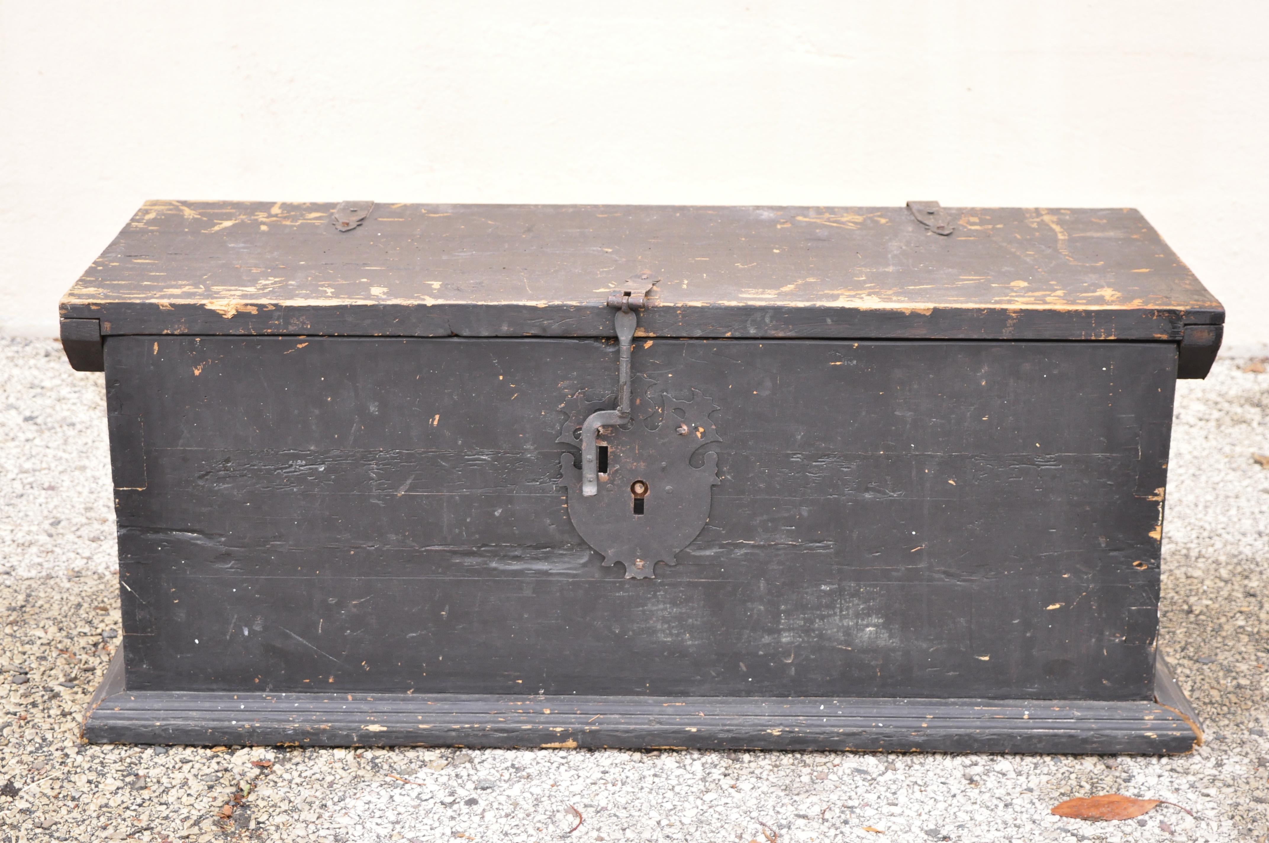 Vintage black pine wood Mexican rustic blanket chest trunk. Item features cast iron hardware, solid wood construction, distressed finish. Circa mid to late 20th century. Measurements: 16