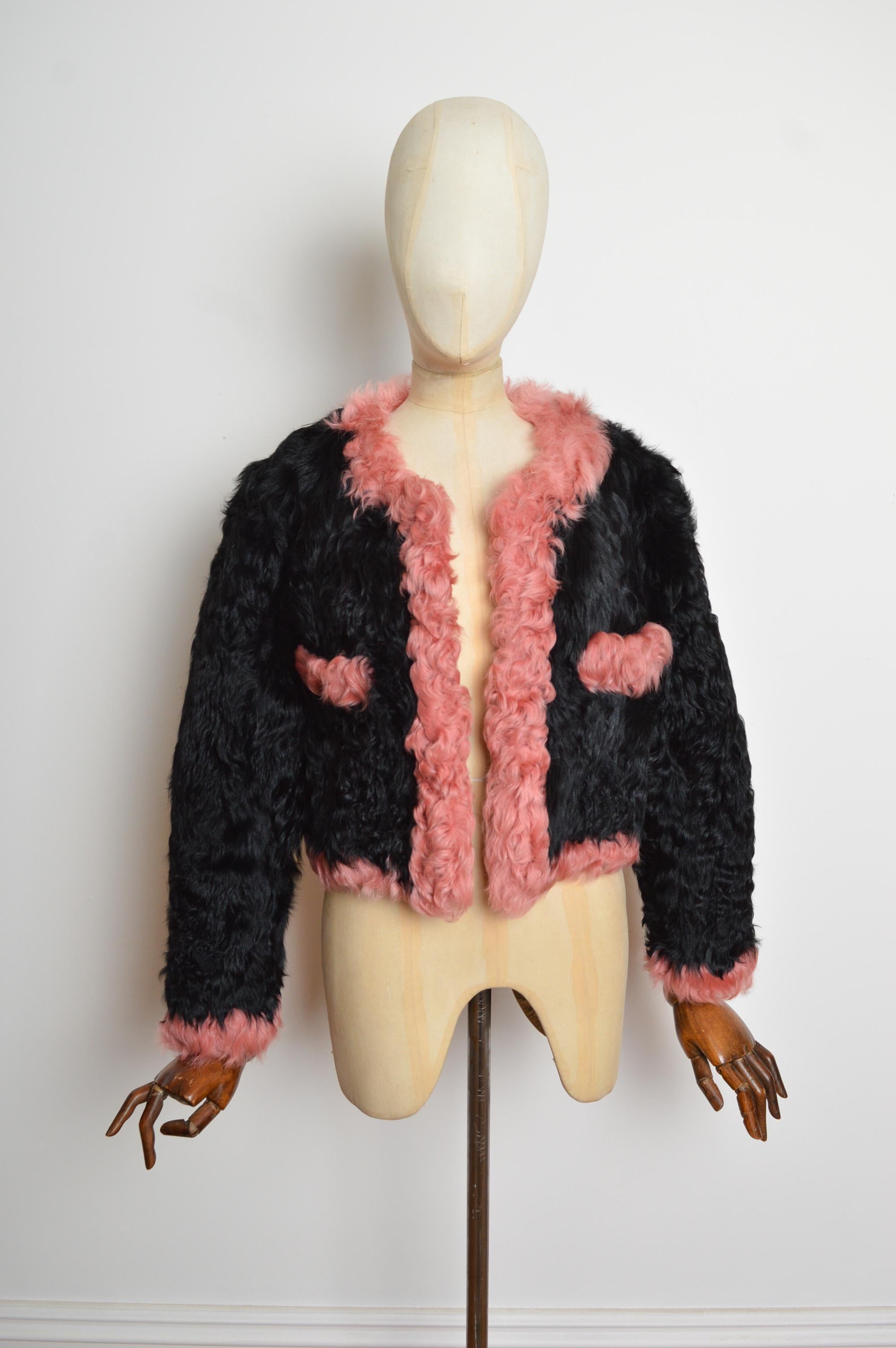 Donna Cappotto invernale in pelliccia di shearling rosa e nero vintage - Giacca bouclé in vendita